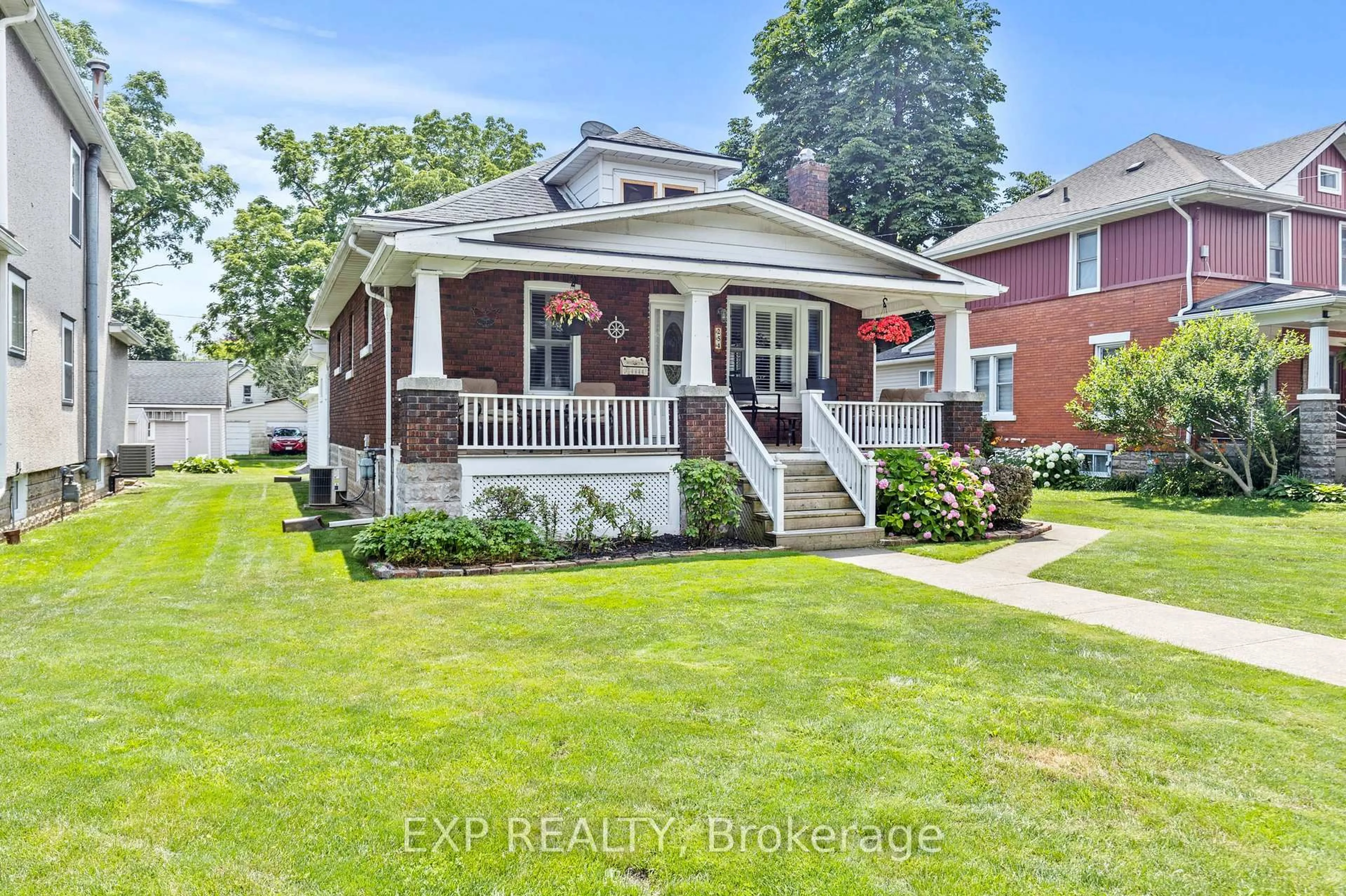 Home with brick exterior material, street for 254 Clarence St, Port Colborne Ontario L3K 3G6