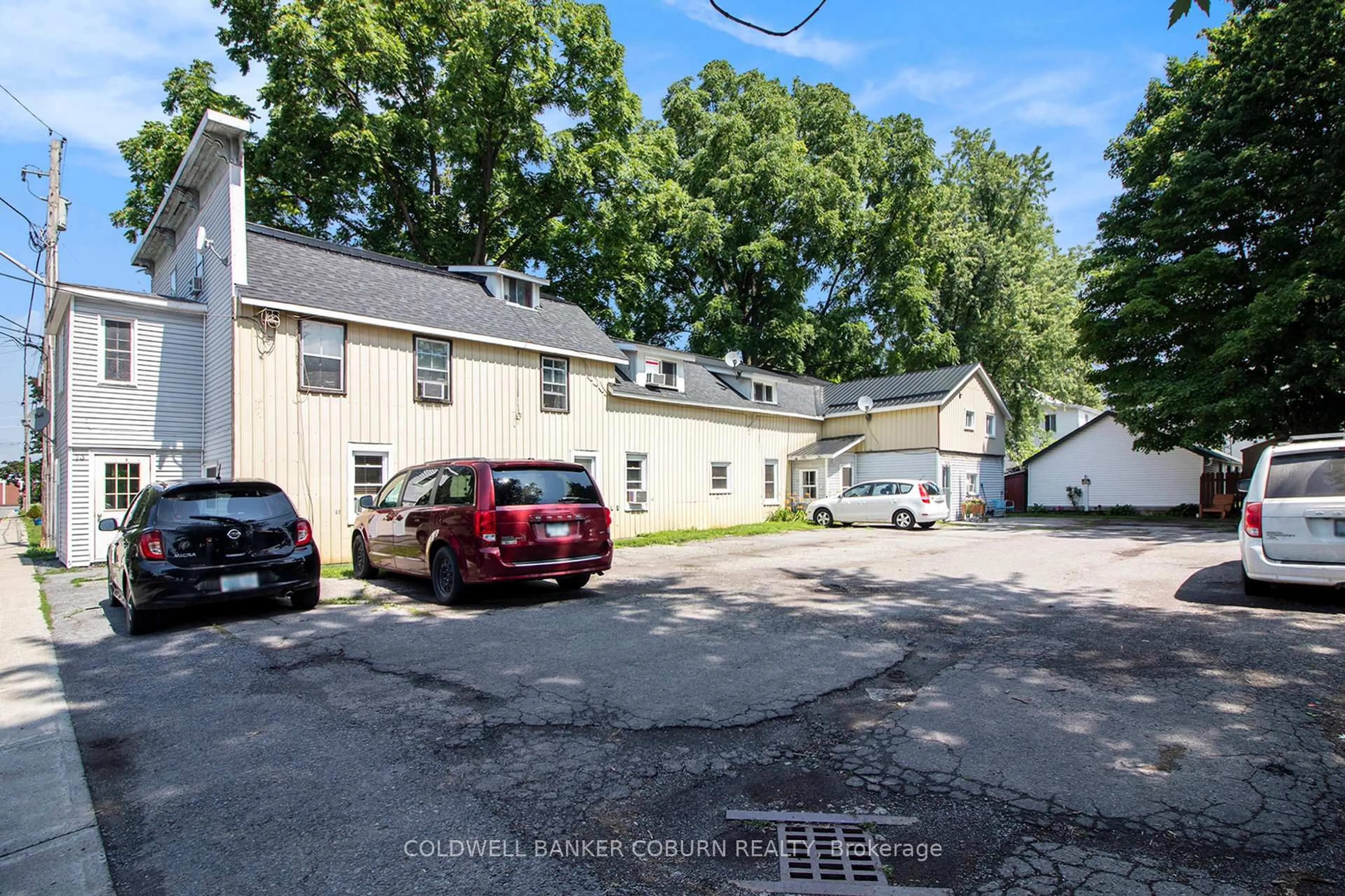 A pic from outside/outdoor area/front of a property/back of a property/a pic from drone, street for 73 King St, North Dundas Ontario K0C 1H0