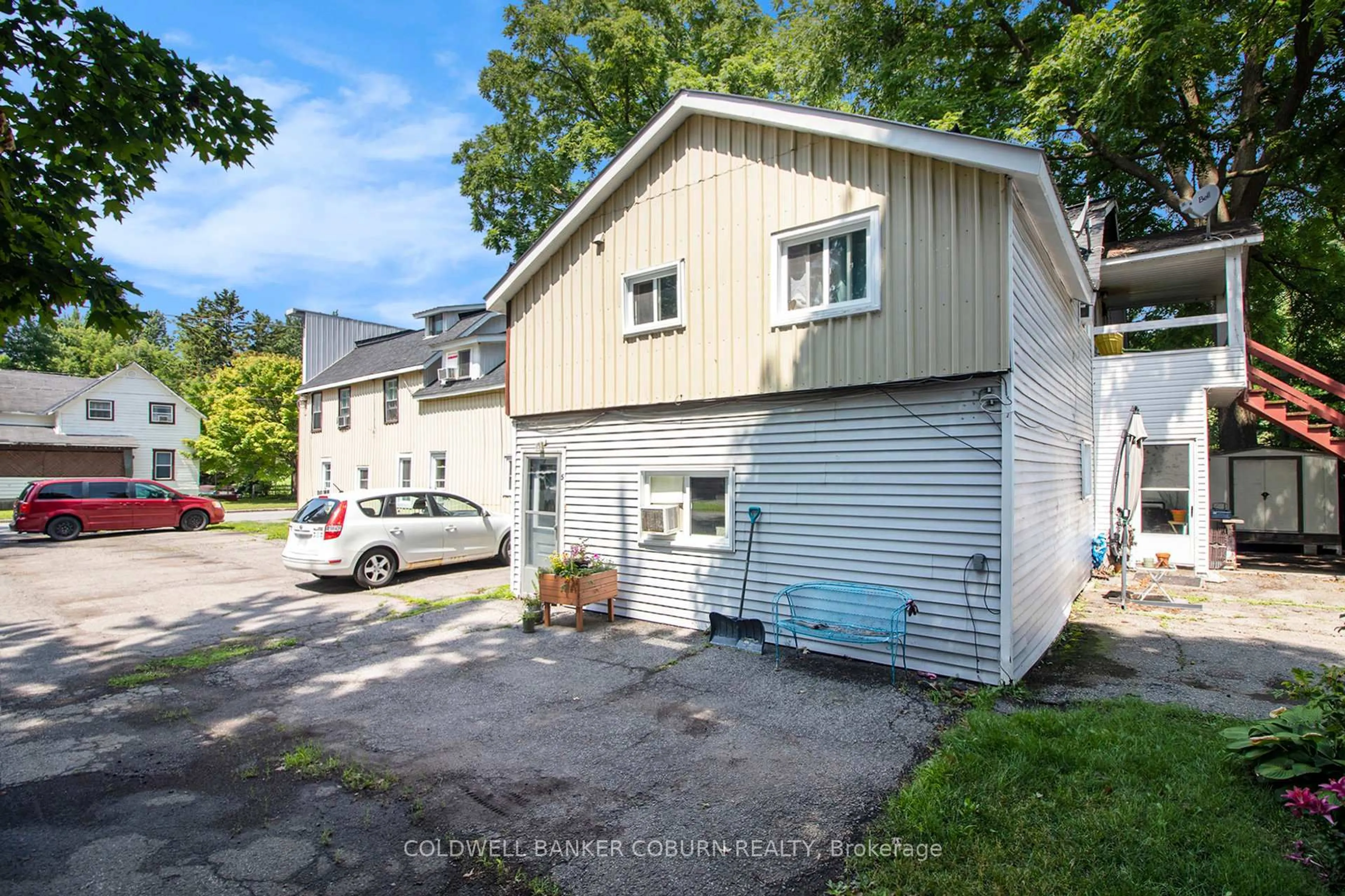 A pic from outside/outdoor area/front of a property/back of a property/a pic from drone, street for 73 King St, North Dundas Ontario K0C 1H0