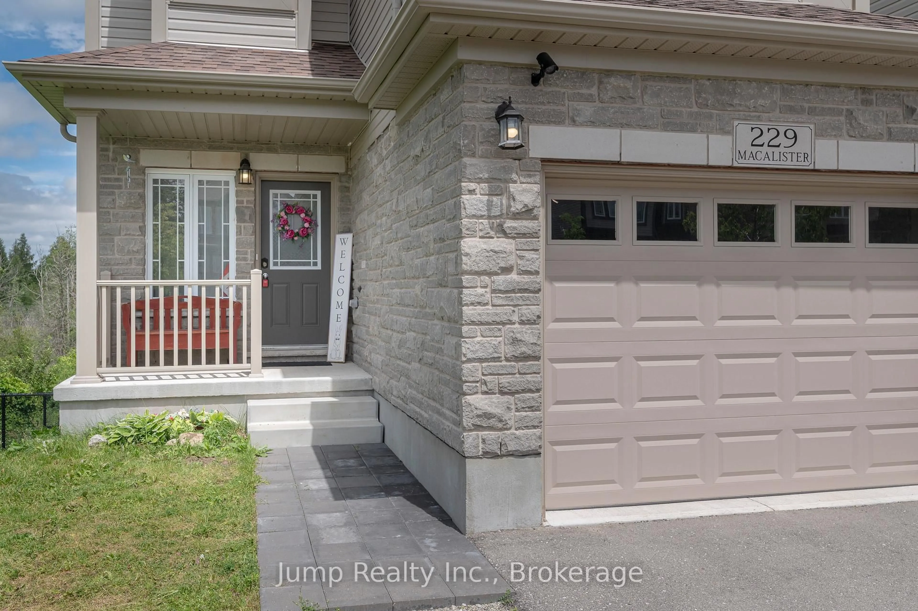 Indoor entryway for 229 Macalister Blvd, Guelph Ontario N1G 0G8