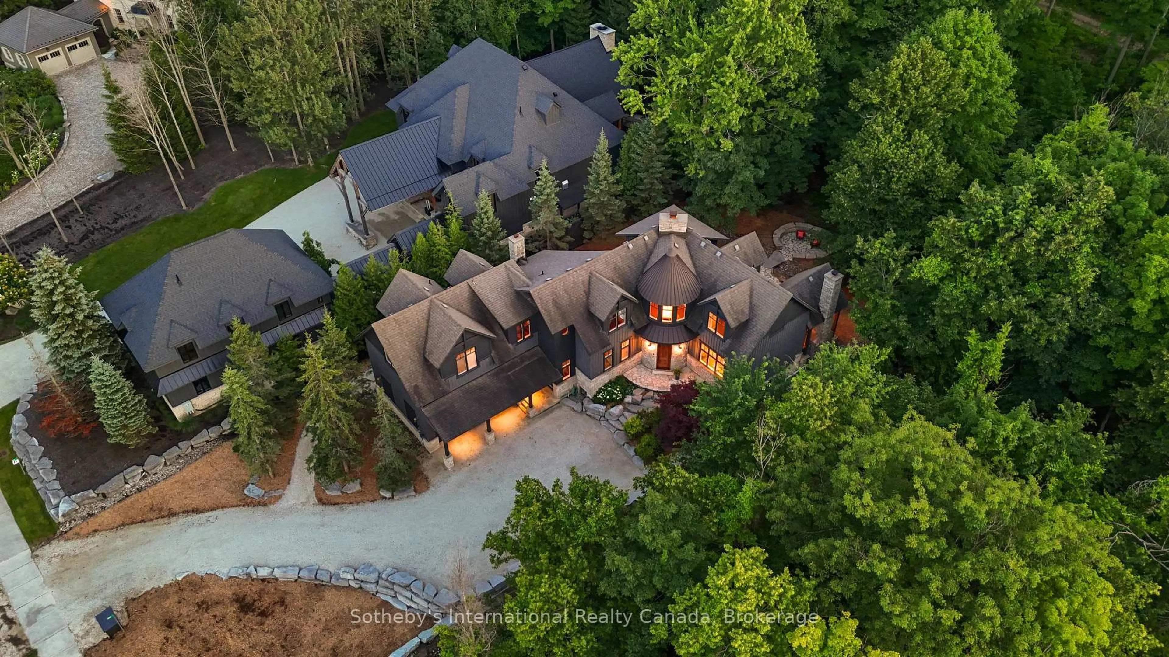 A pic from outside/outdoor area/front of a property/back of a property/a pic from drone, mountain view for 108 Hemlock Crt, Blue Mountains Ontario L9Y 0T3