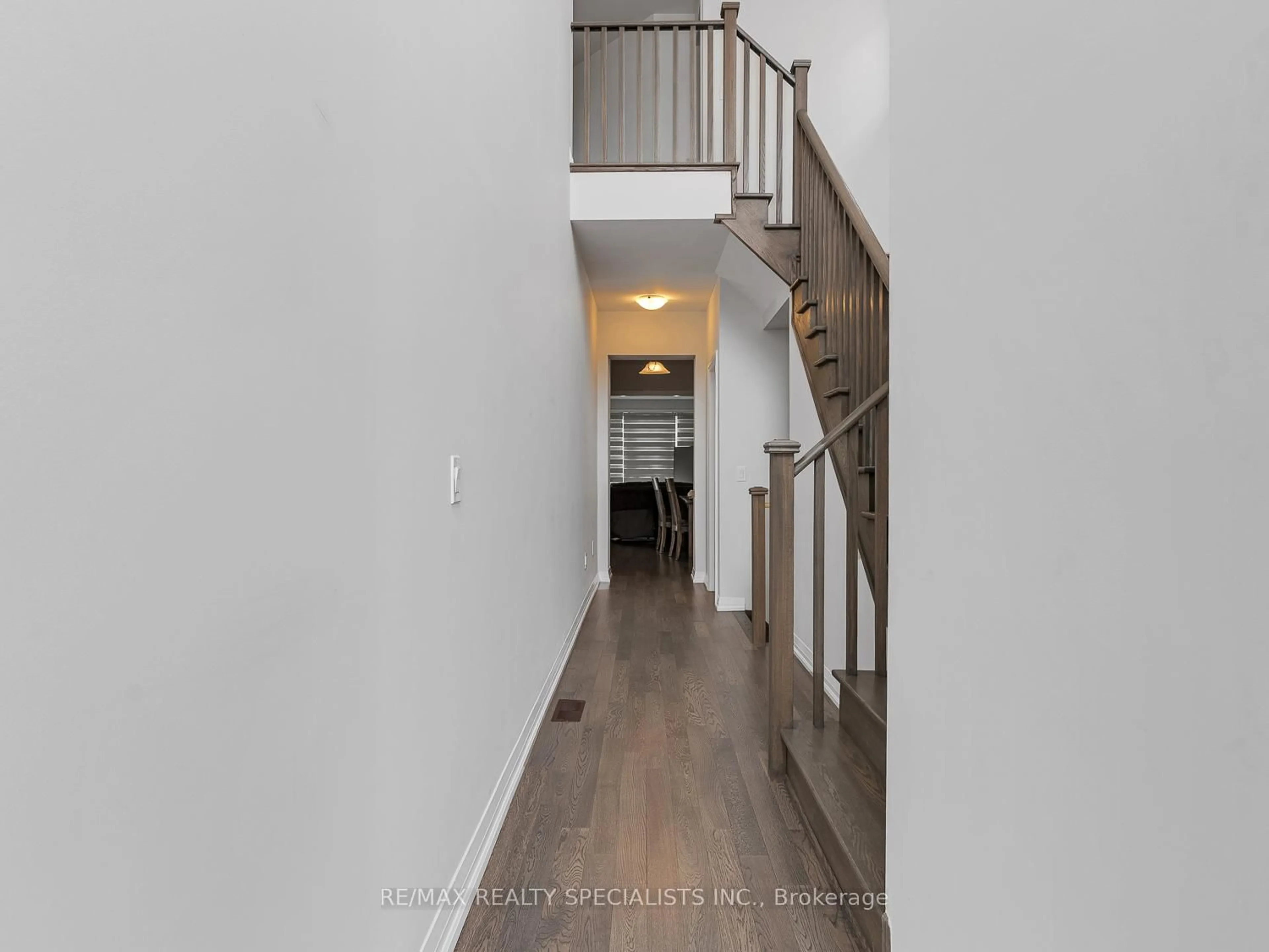 Indoor entryway for 972 Sobeski Ave, Woodstock Ontario N4S 7W2
