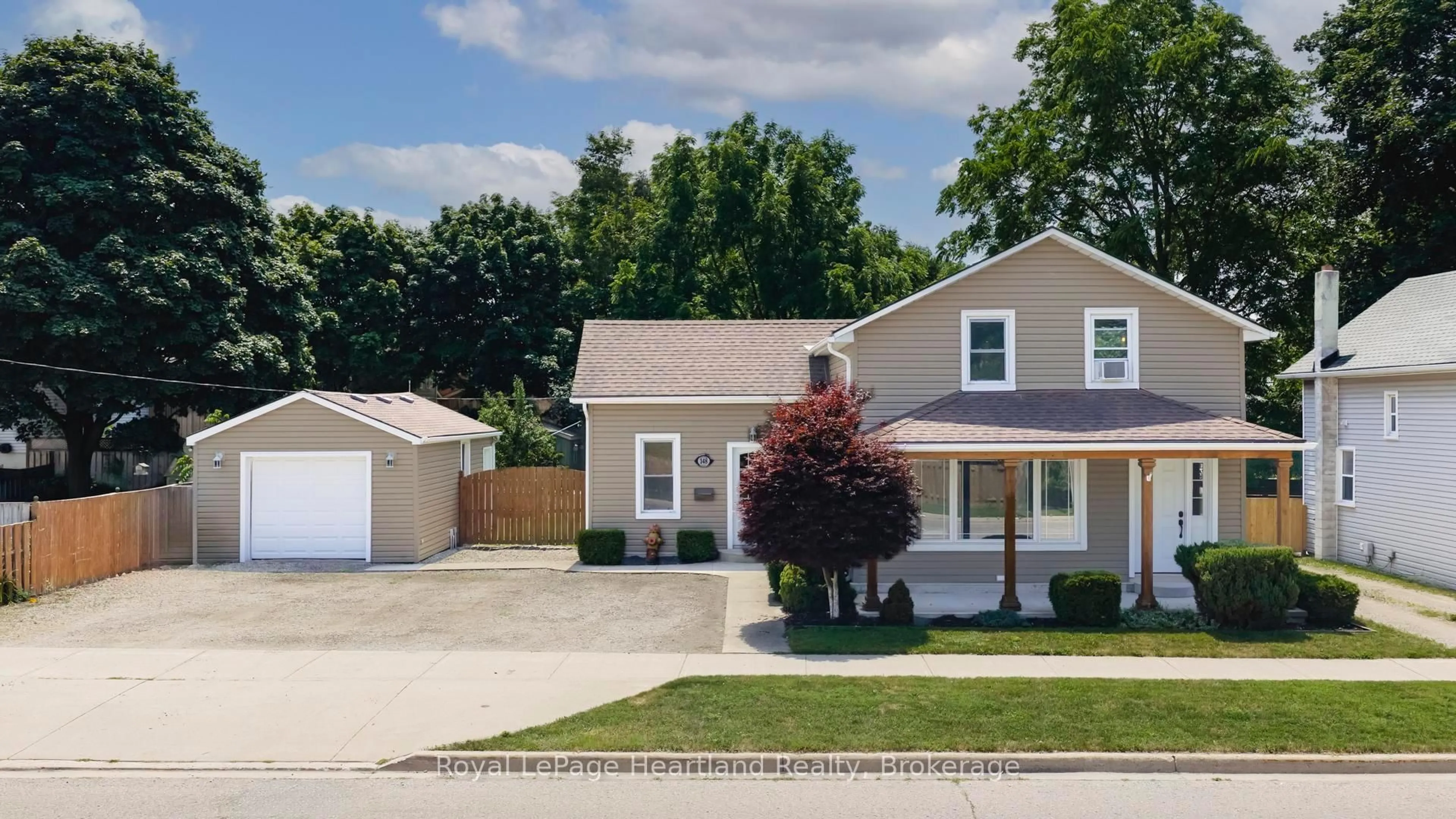 Home with vinyl exterior material, street for 148 BRITANNIA Rd, Goderich Ontario N7A 1H8