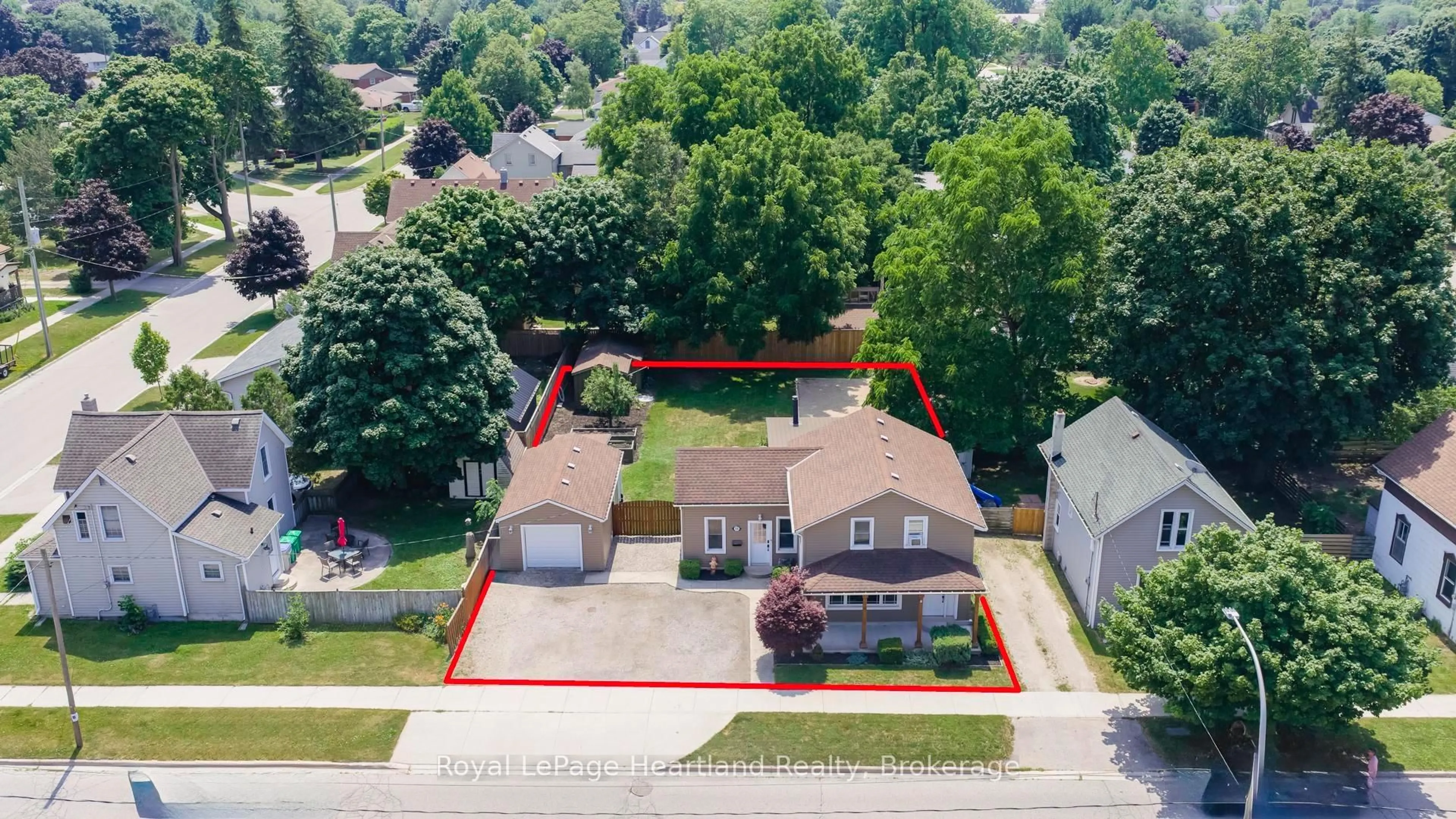 A pic from outside/outdoor area/front of a property/back of a property/a pic from drone, street for 148 BRITANNIA Rd, Goderich Ontario N7A 1H8