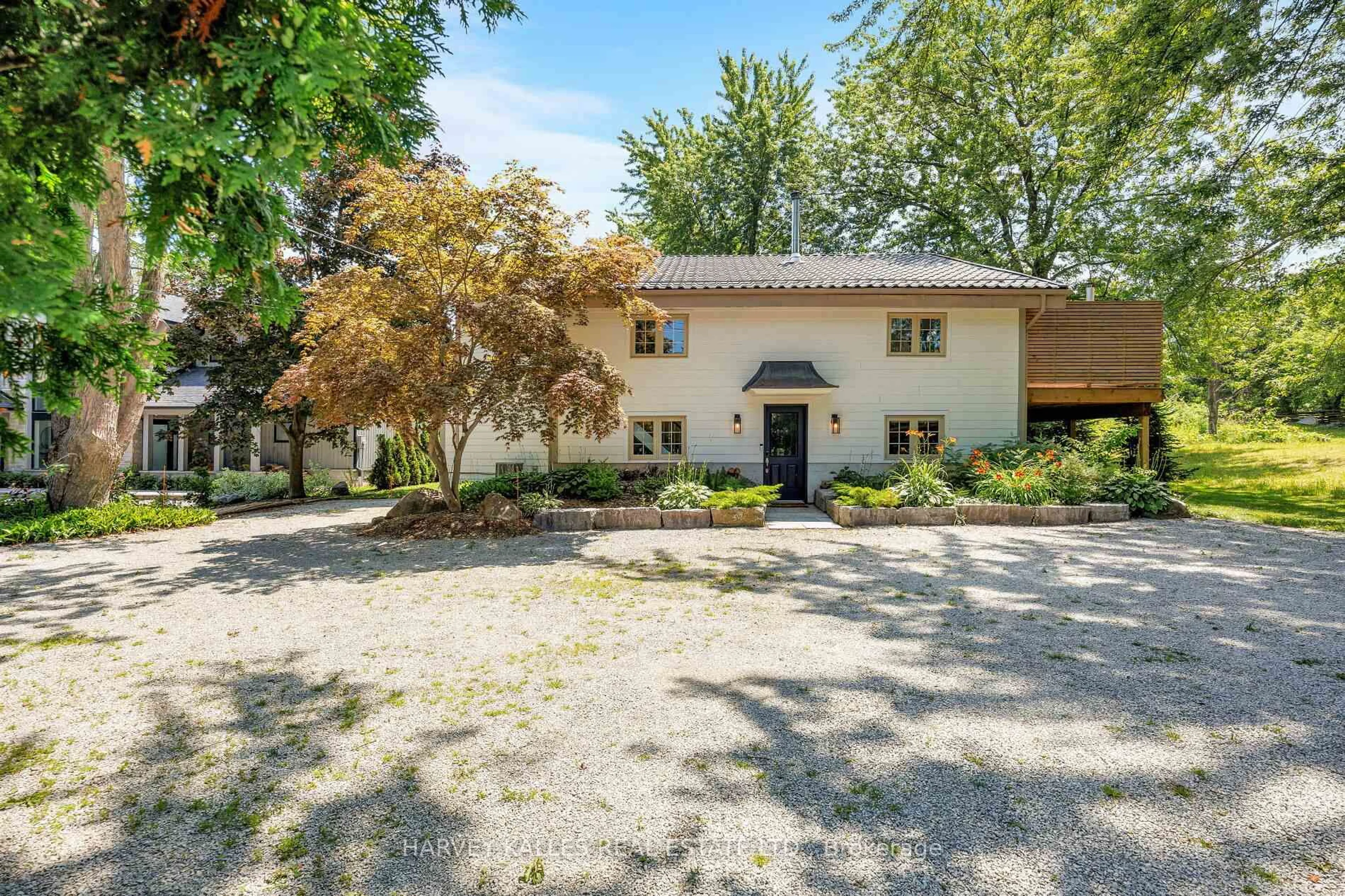 A pic from outside/outdoor area/front of a property/back of a property/a pic from drone, street for 176 SLEEPY HOLLOW Rd, Blue Mountains Ontario L9Y 0S8