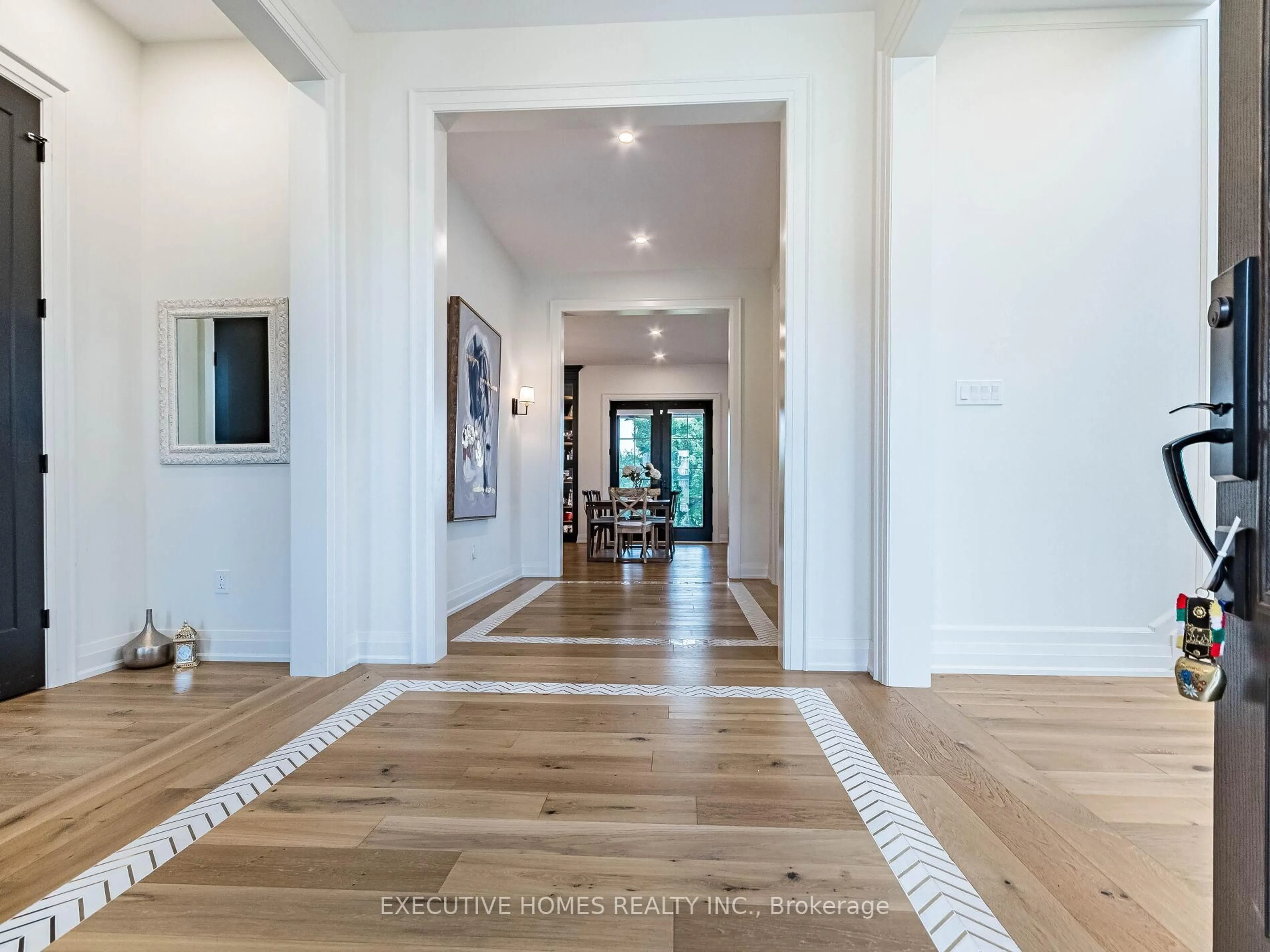 Indoor entryway for 377 Manhattan Dr, London South Ontario N6K 4M7