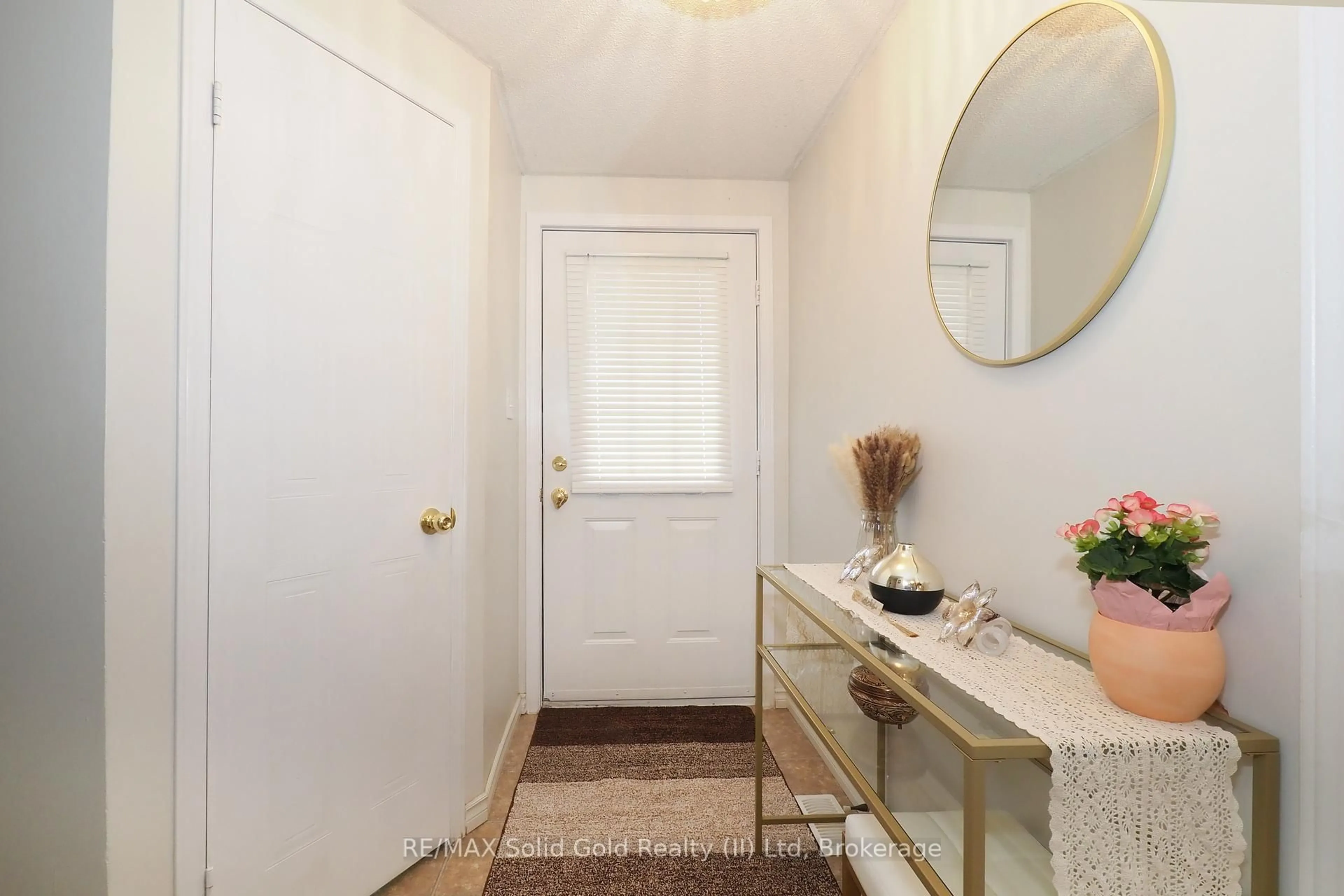 Indoor entryway for 429 Exmoor St, Waterloo Ontario N2K 3X5
