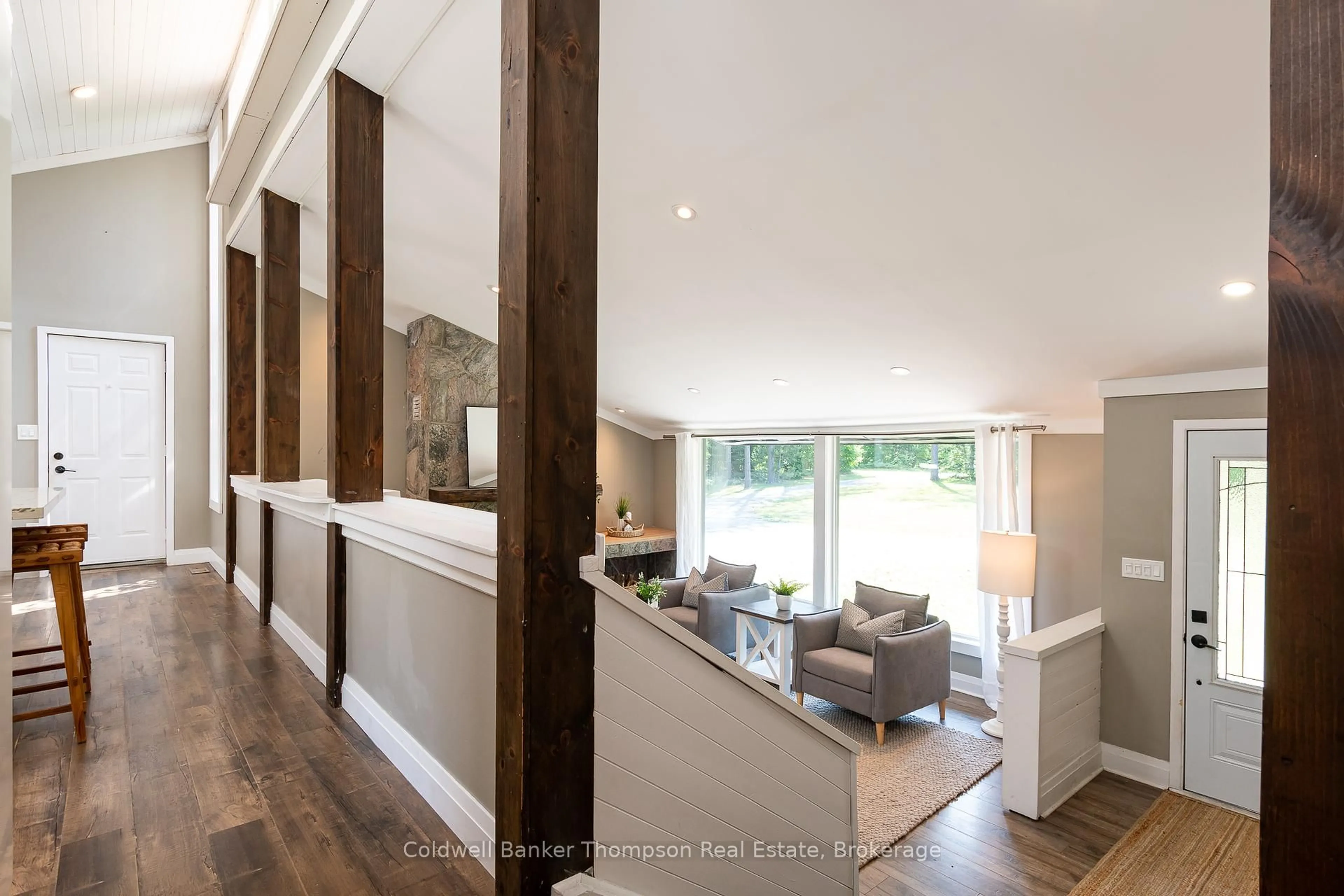 Indoor foyer for 1049 Lawrence Pit Rd, Muskoka Lakes Ontario P0B 1M0