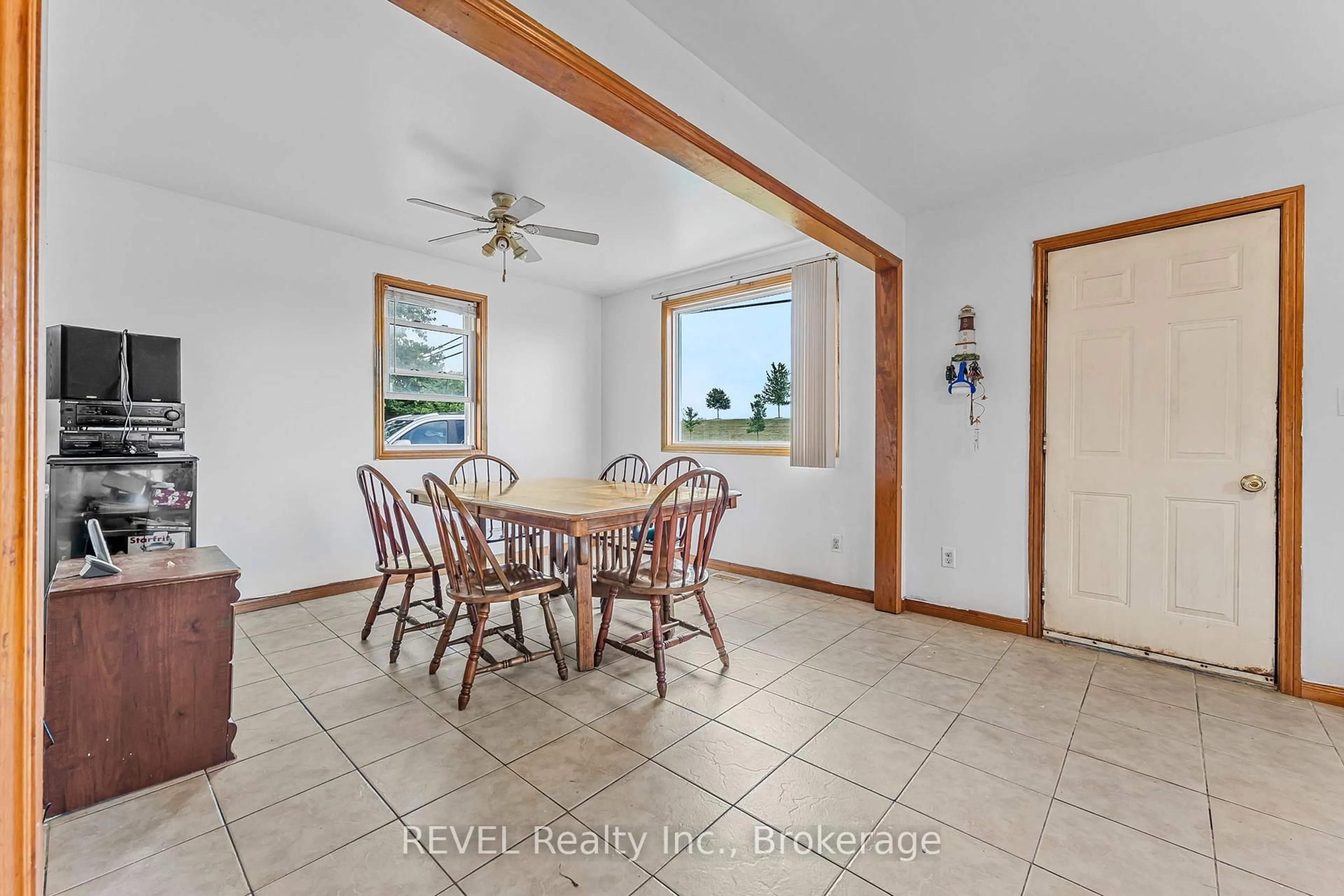 Dining room, ceramic/tile floor for 1032 Elm St, Port Colborne Ontario L3K 5C8