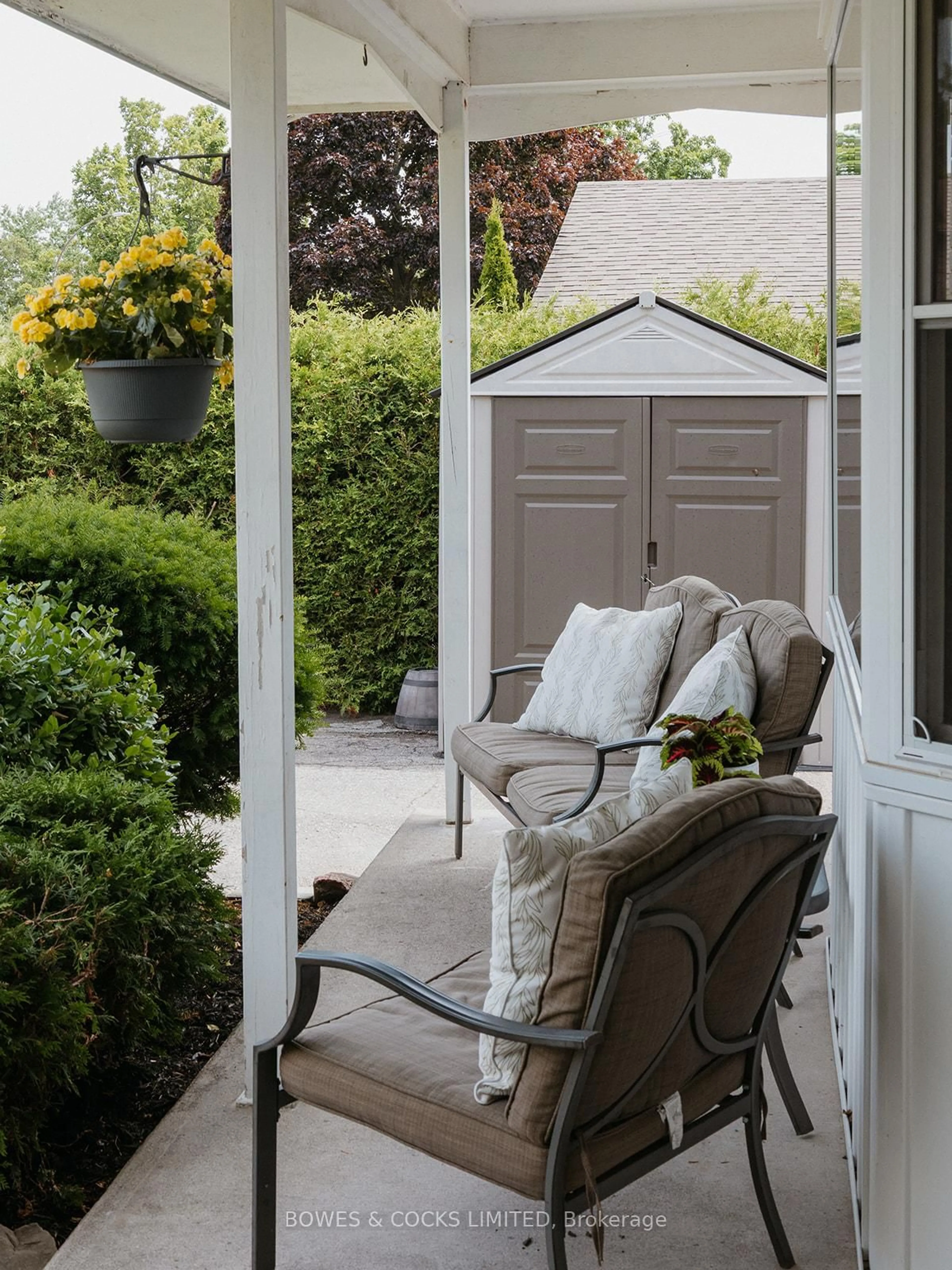 Patio, street for 951 Ellesmere Ave, Peterborough North Ontario K9H 7A9