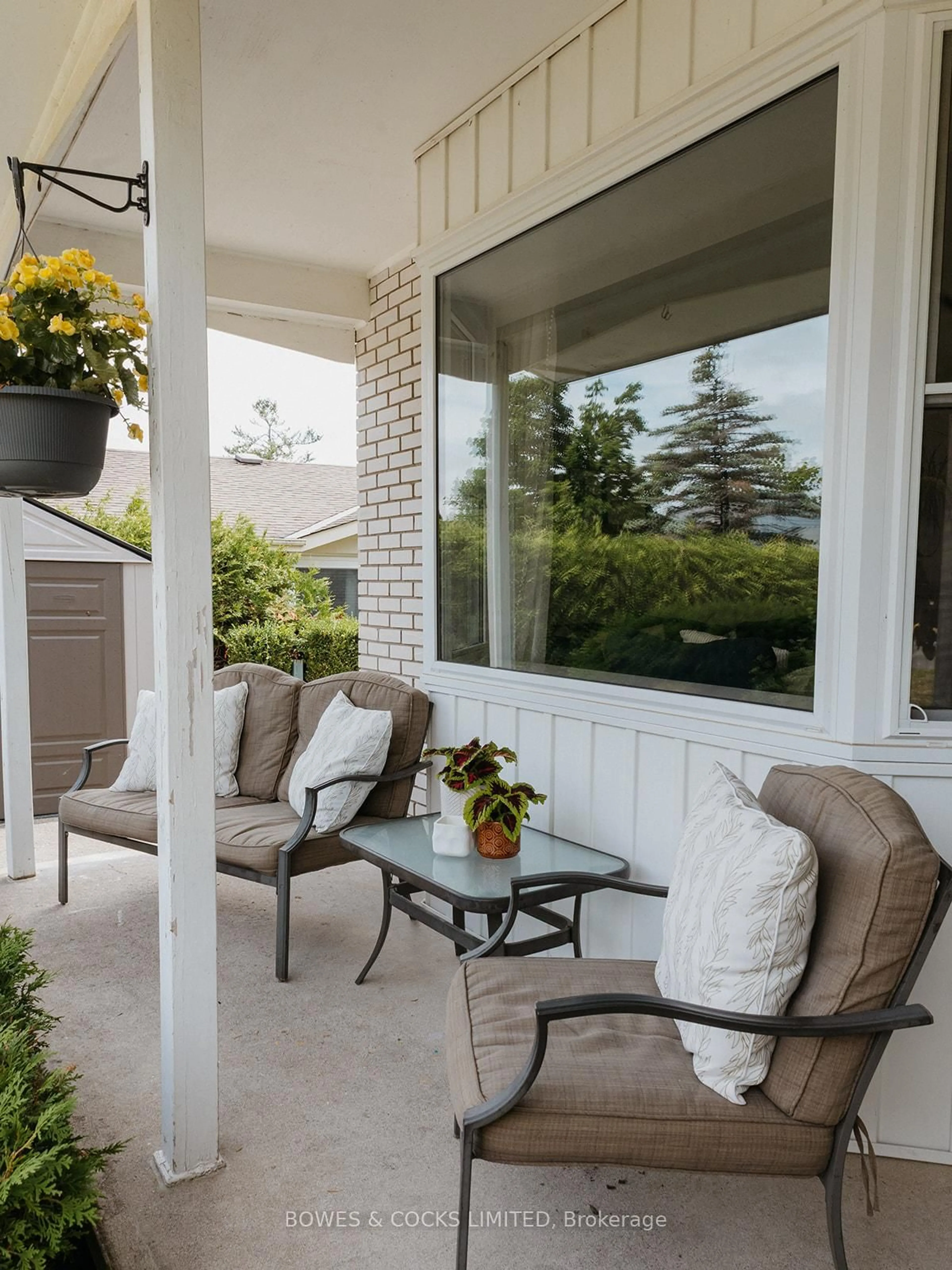 Patio, street for 951 Ellesmere Ave, Peterborough North Ontario K9H 7A9