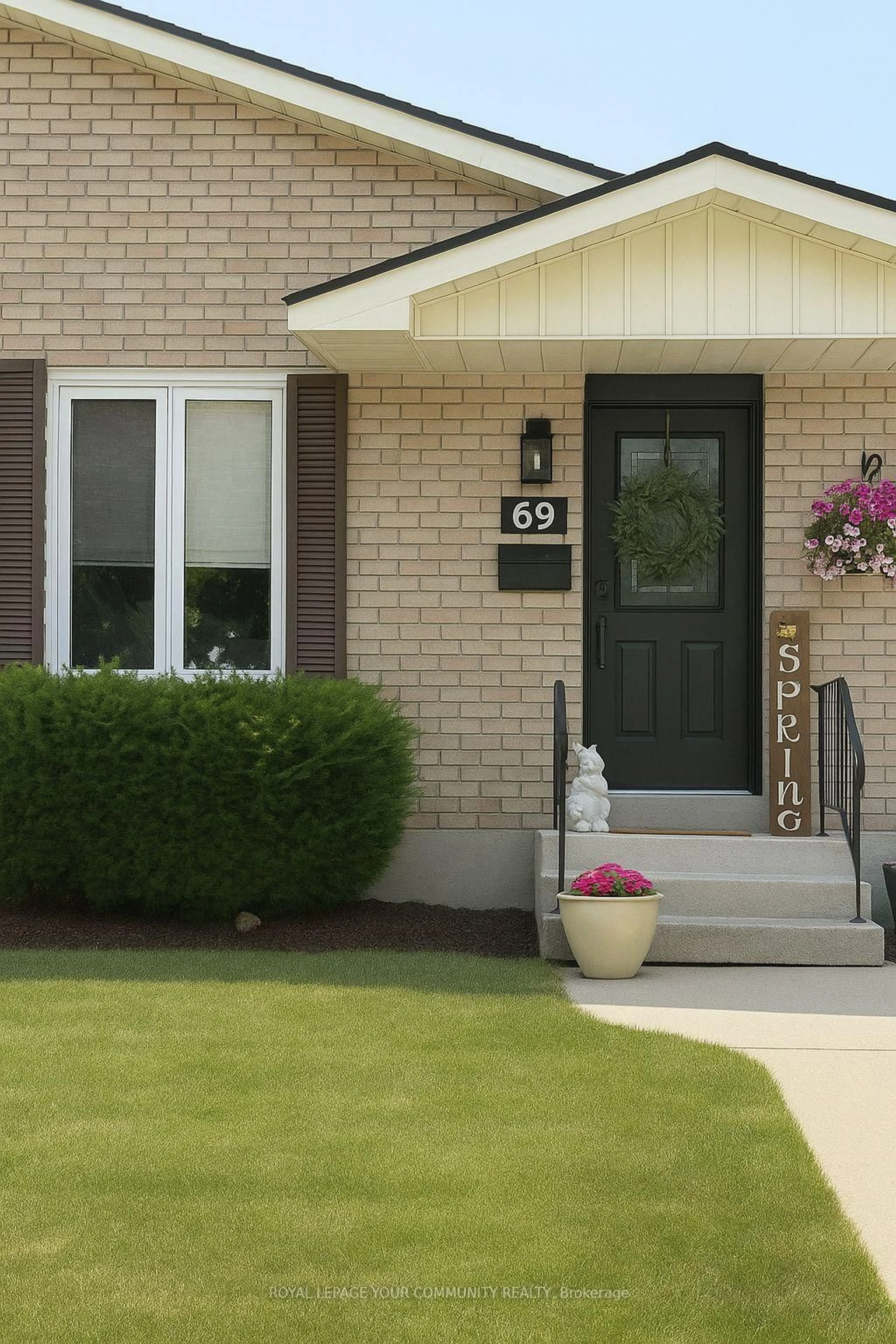Home with brick exterior material, street for 69 Branlyn Cres, Brantford Ontario N3P 2A1