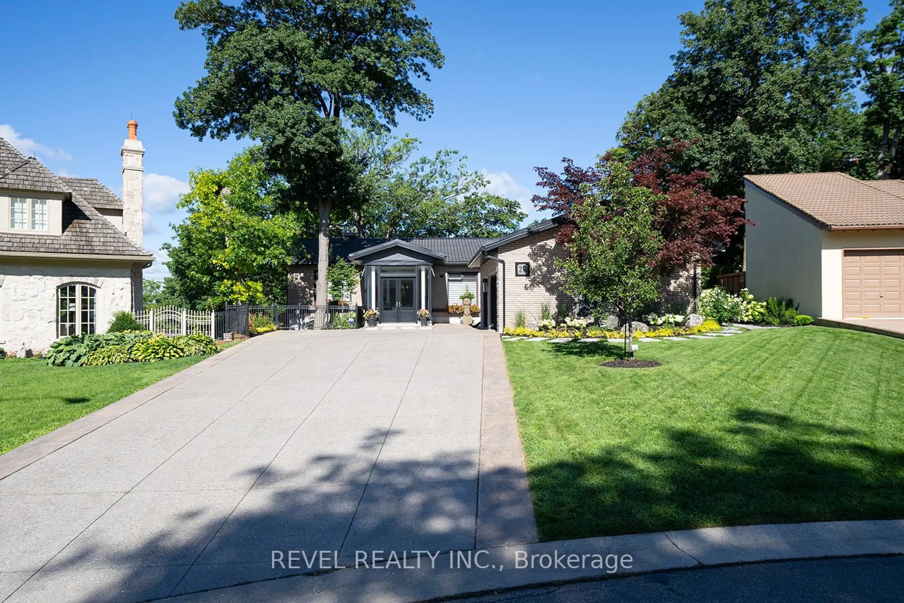 Unknown for 26 Scarfe Gdns, Brantford Ontario N3T 6B3