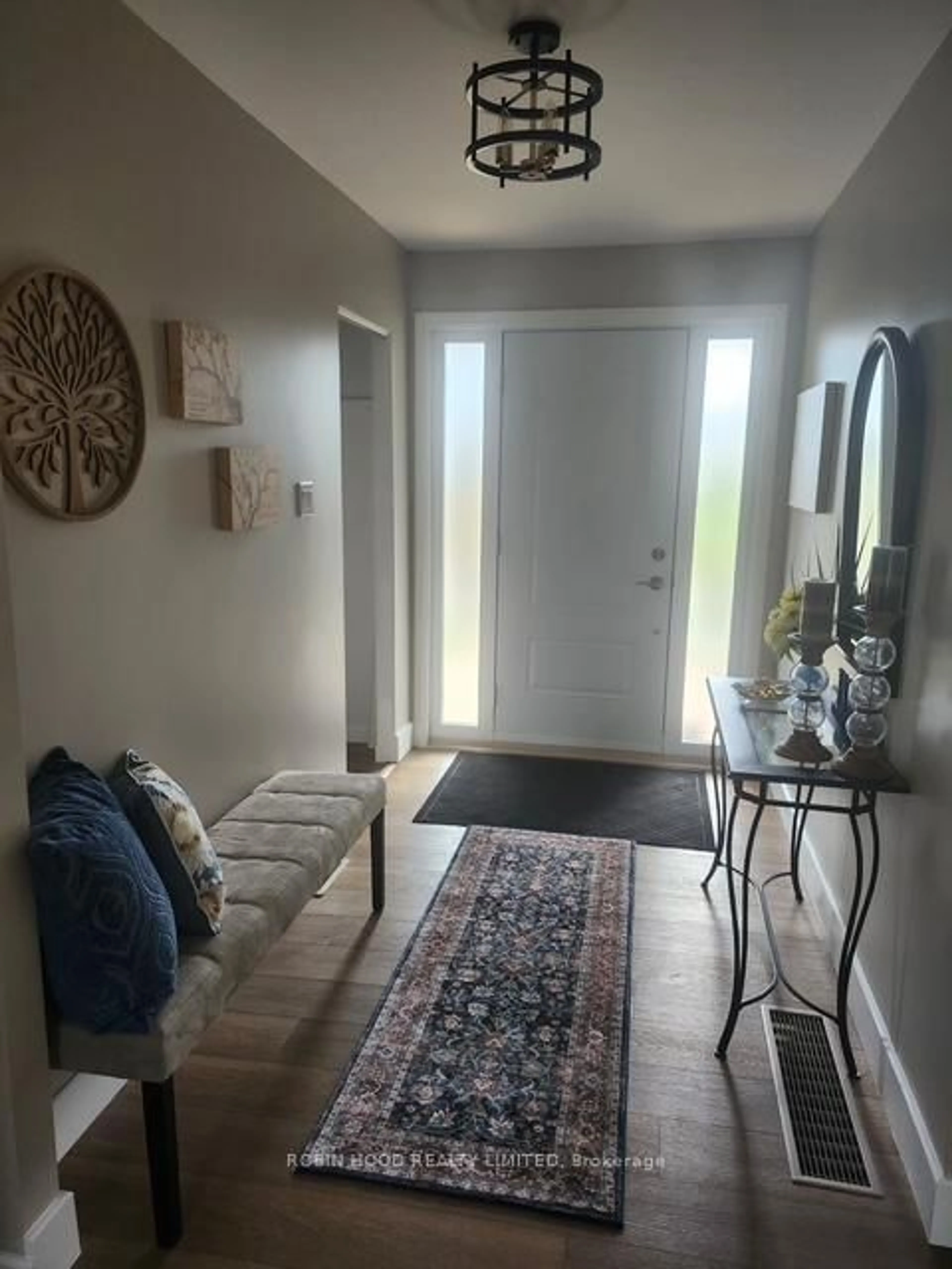 Indoor entryway for 6259 Poplar St-Gu St #6259, South Glengarry Ontario K0C 1E0