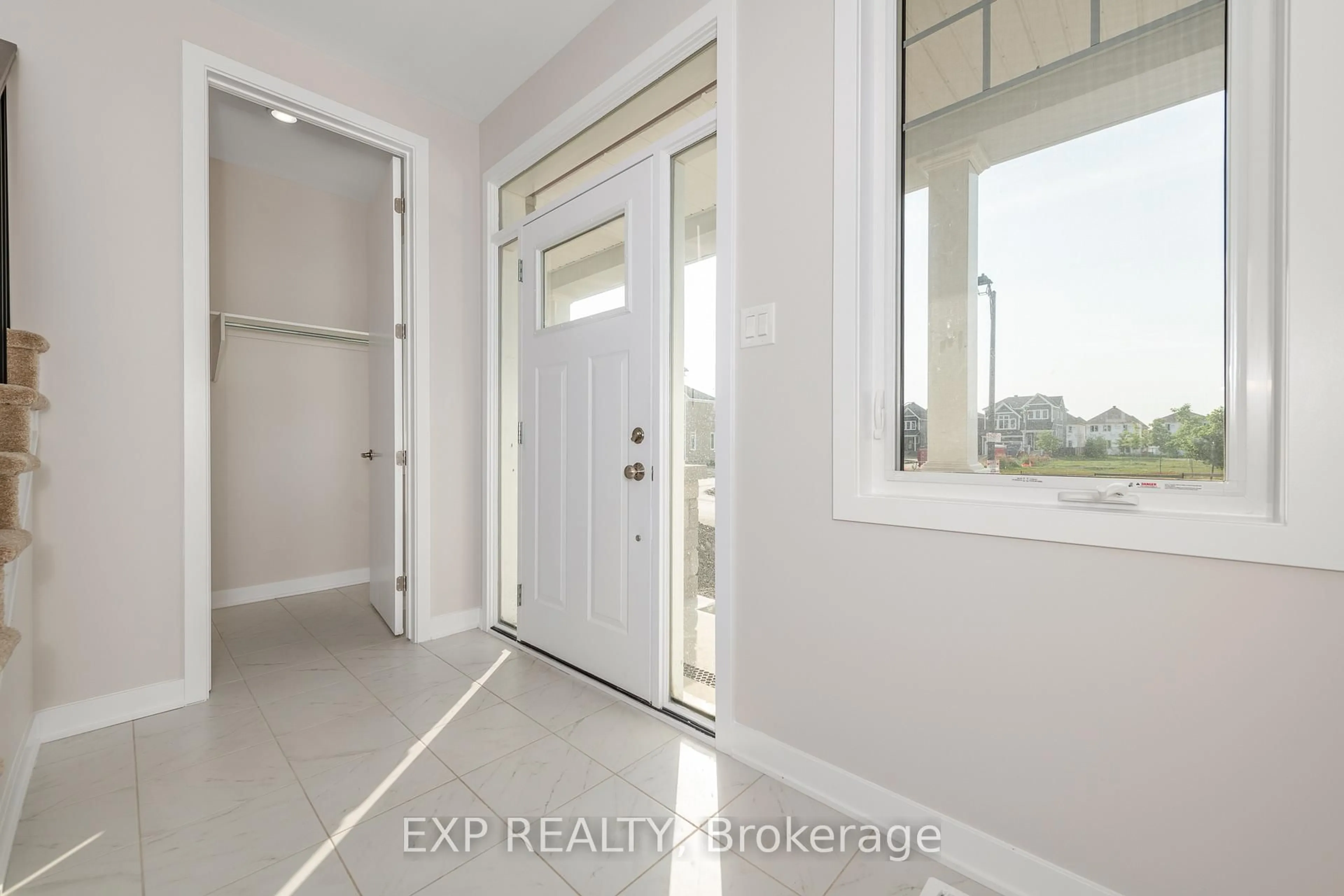 Indoor entryway for 611 Terrier Circ, Richmond Ontario K0A 2Z0