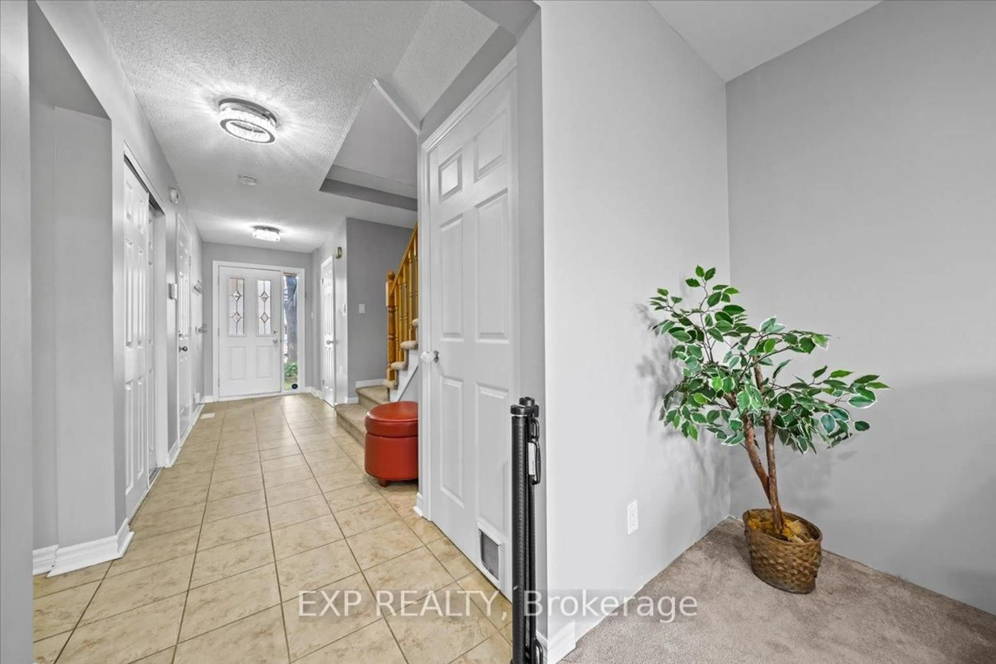 Indoor entryway for 93 Cedarock Dr, Ottawa Ontario K2M 2H5