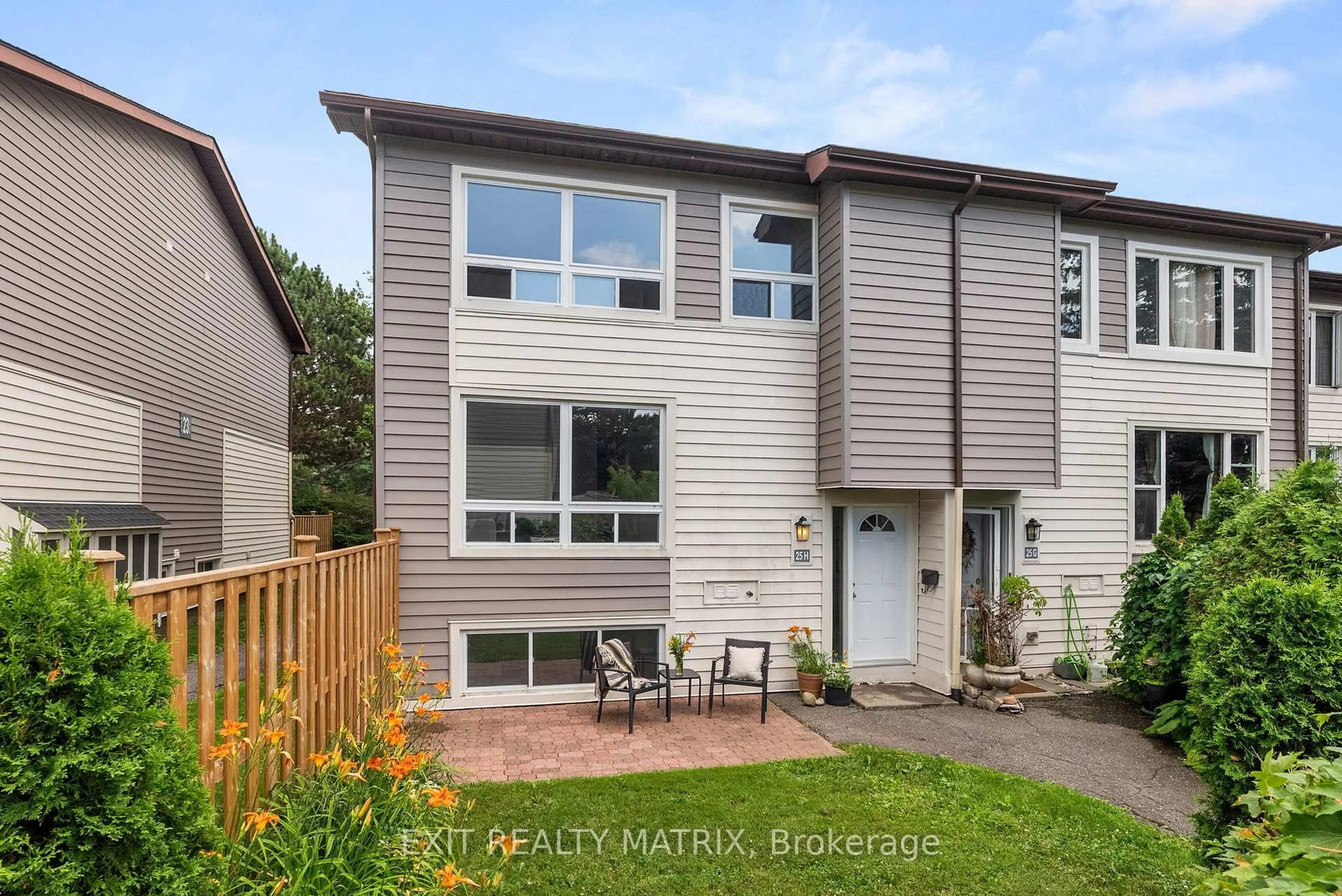 Home with vinyl exterior material, street for 25H Banner Rd, Ottawa Ontario K2H 8T3