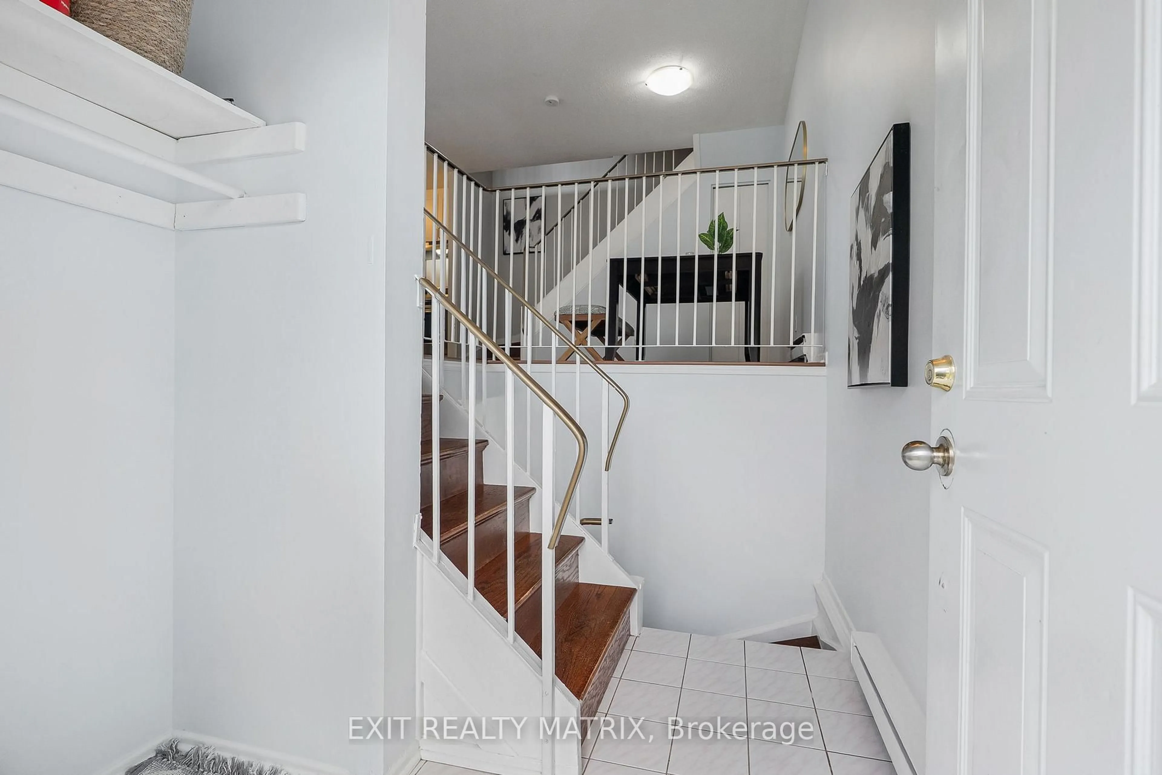 Stairs for 25H Banner Rd, Ottawa Ontario K2H 8T3