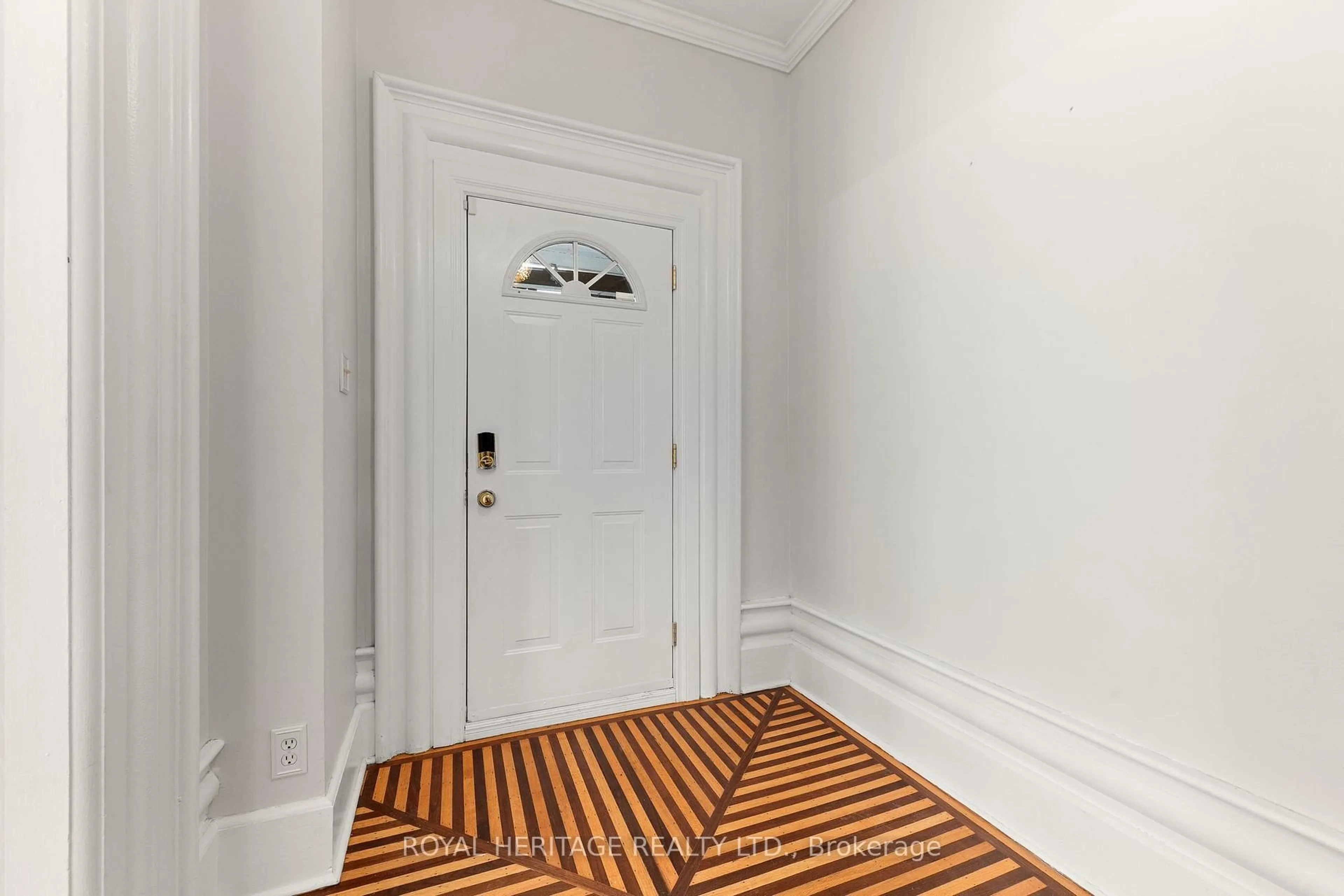 Indoor entryway for 33 Kingsley Ave, Brighton Ontario K0K 1H0