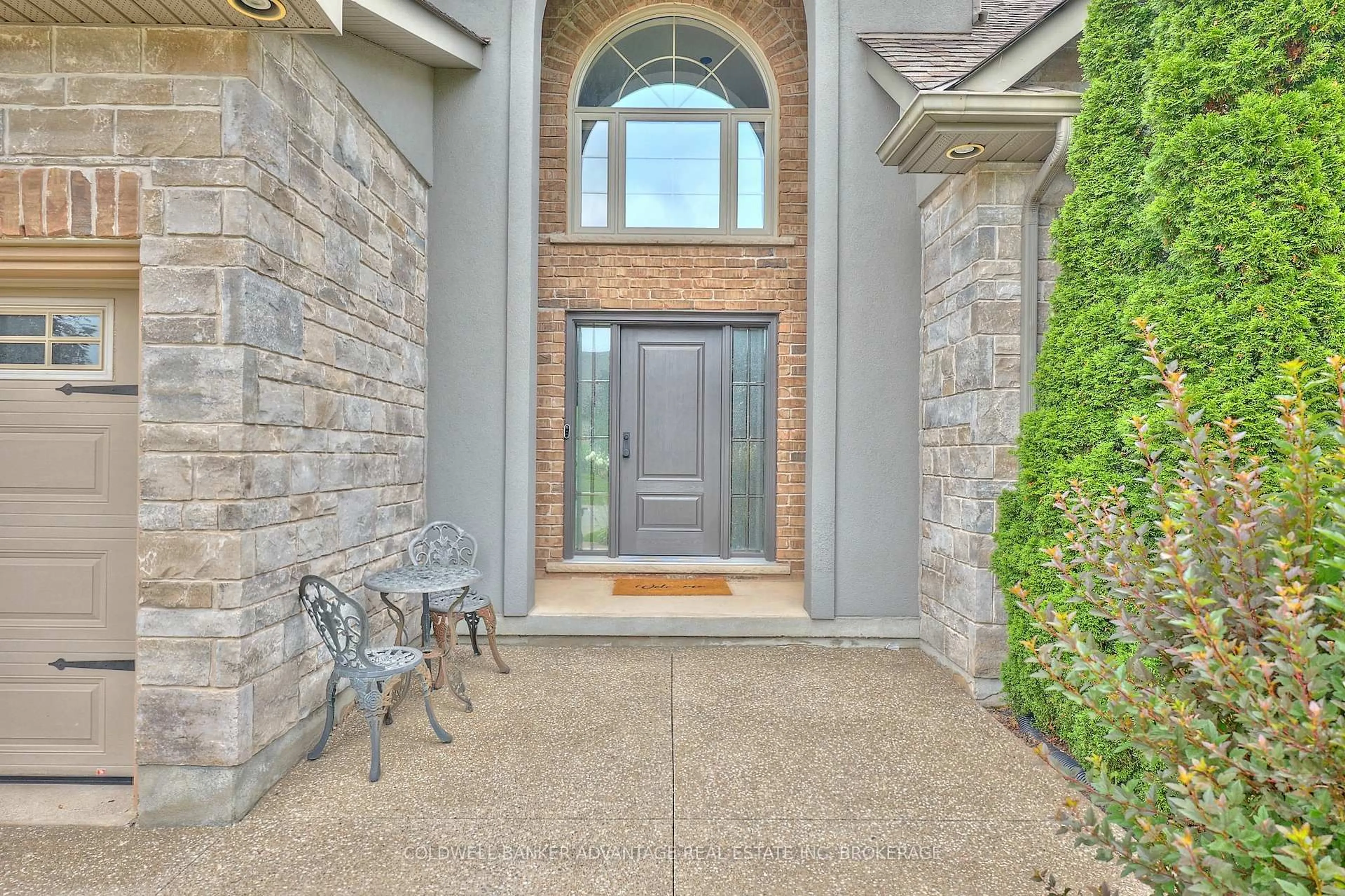 Indoor entryway for 7 RHODES Crt, Pelham Ontario L0S 1E4