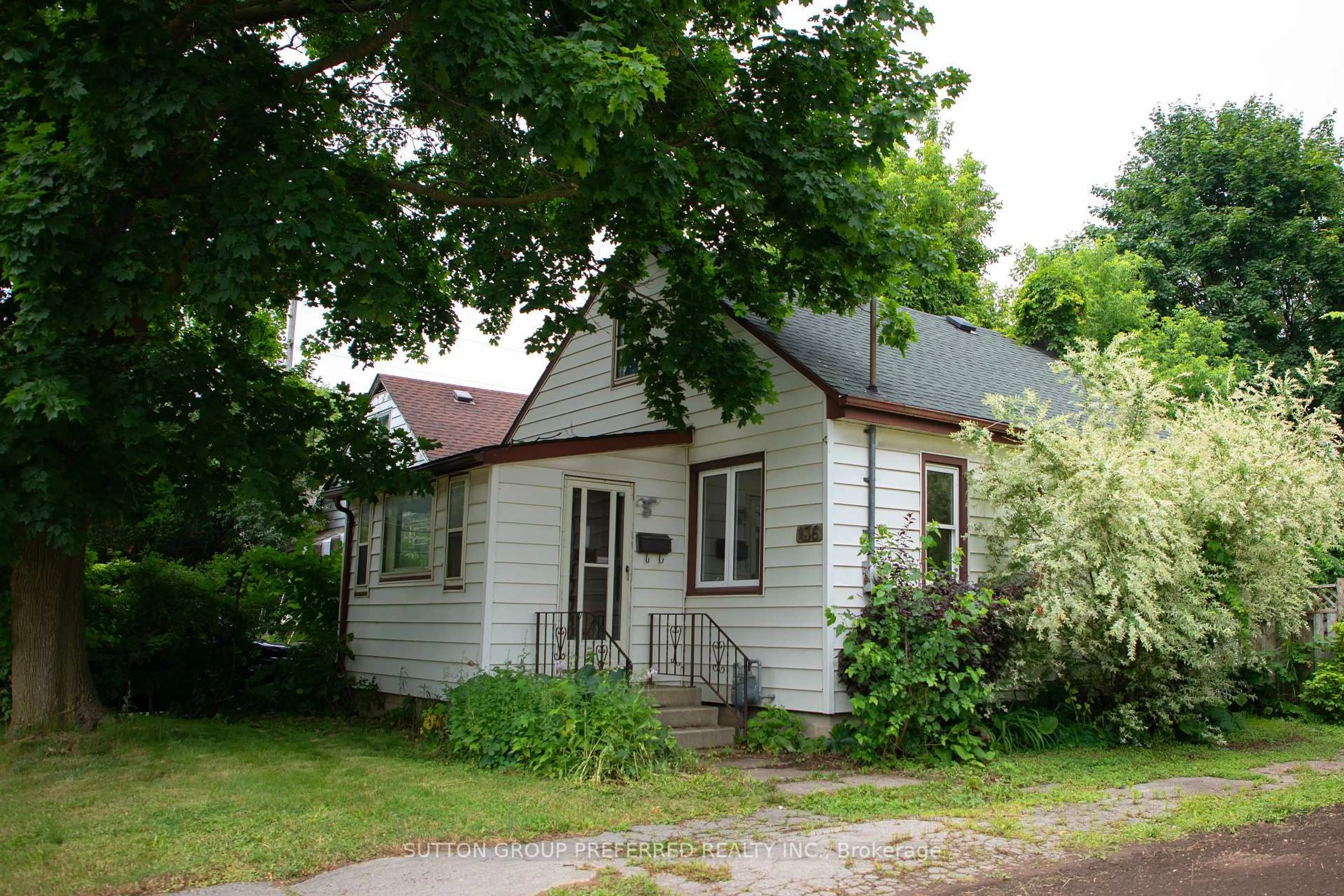 Shed for 136 Boullee St, London East Ontario N5Y 1T7