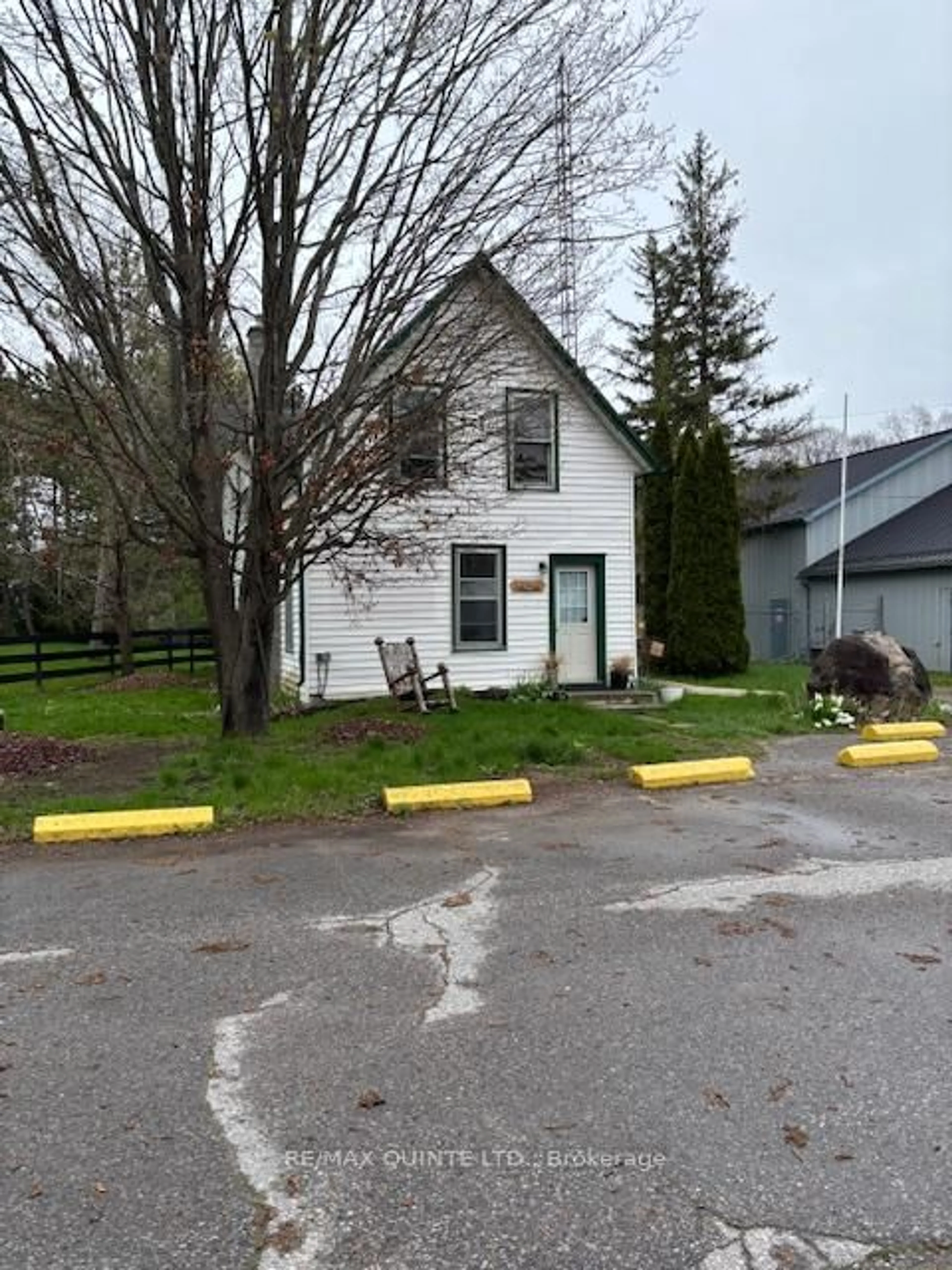 Unknown for 911-913 County Road 13, Prince Edward County Ontario K0K 2P0