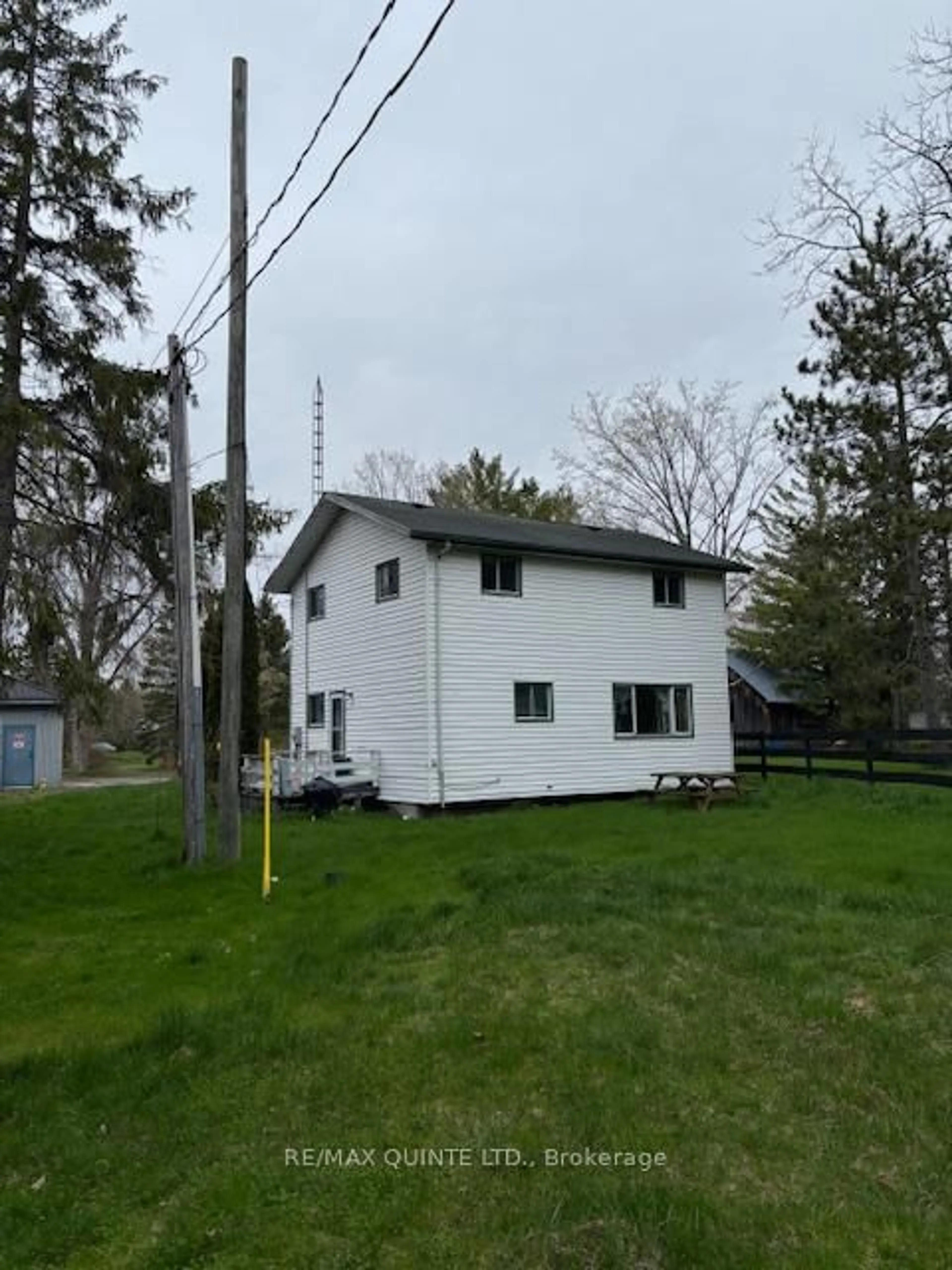 Unknown for 911-913 County Road 13, Prince Edward County Ontario K0K 2P0