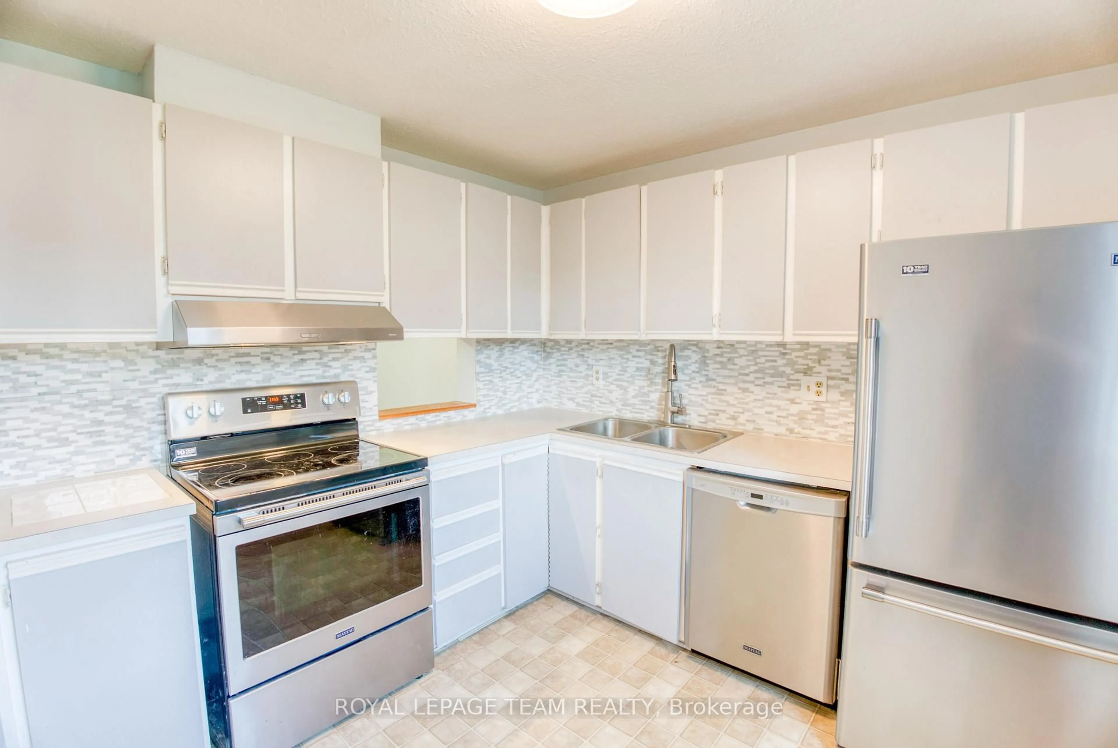 Standard kitchen, ceramic/tile floor for 1094 Grenoble Cres, Ottawa Ontario K1C 2C6