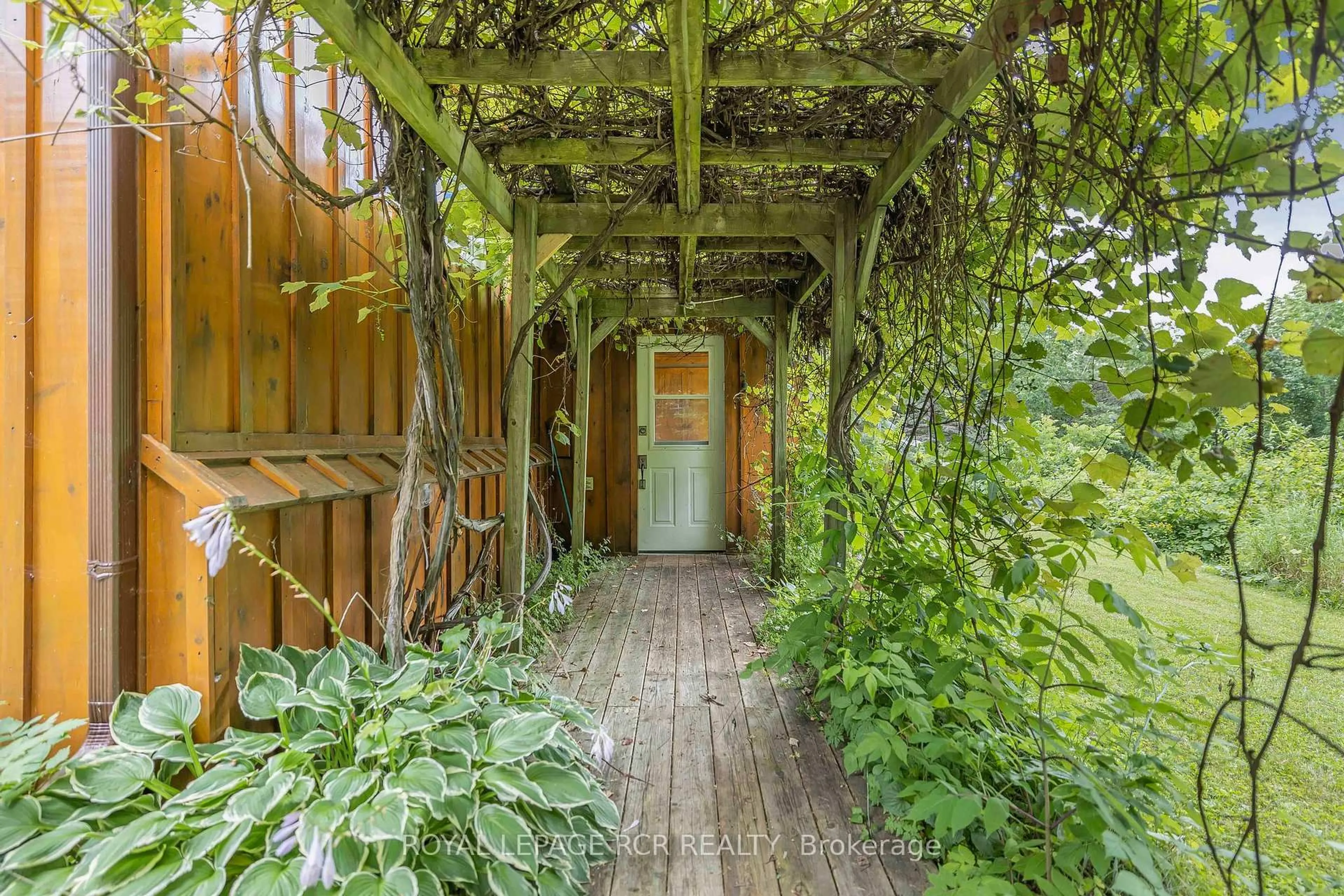 Patio, street for 487072 30th Sdrd, Mono Ontario L9V 1G8