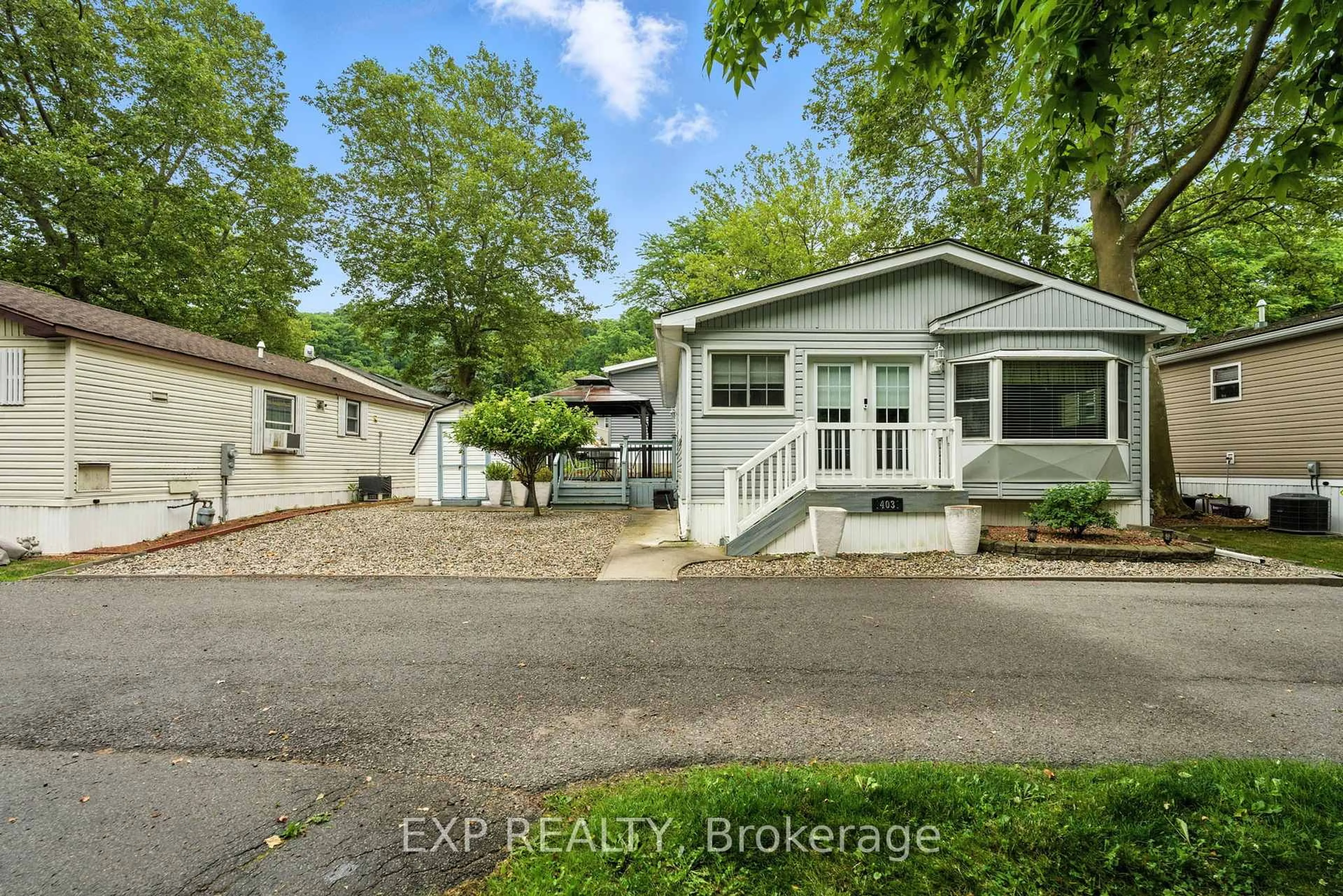 Home with vinyl exterior material, unknown for 23 Four Mile Creek Rd, Niagara-on-the-Lake Ontario L0S 1J1