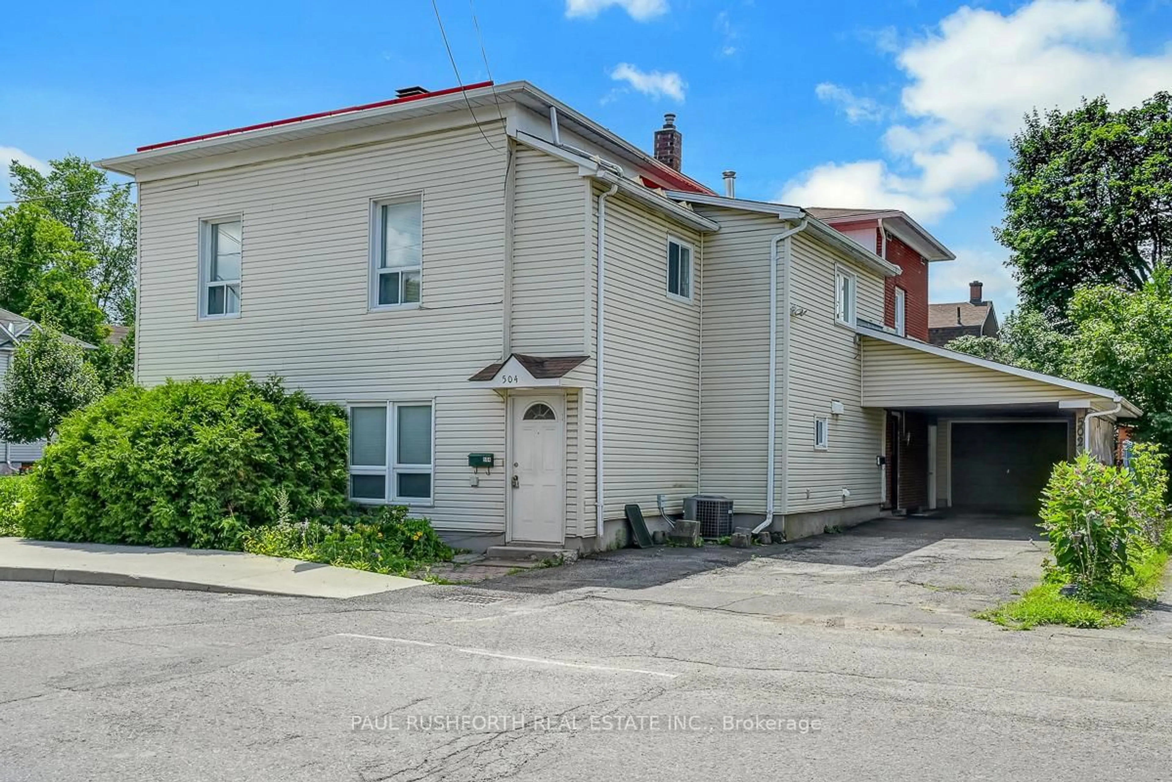 A pic from outside/outdoor area/front of a property/back of a property/a pic from drone, street for 504 Hilson Ave, Ottawa Ontario K1Z 6C7