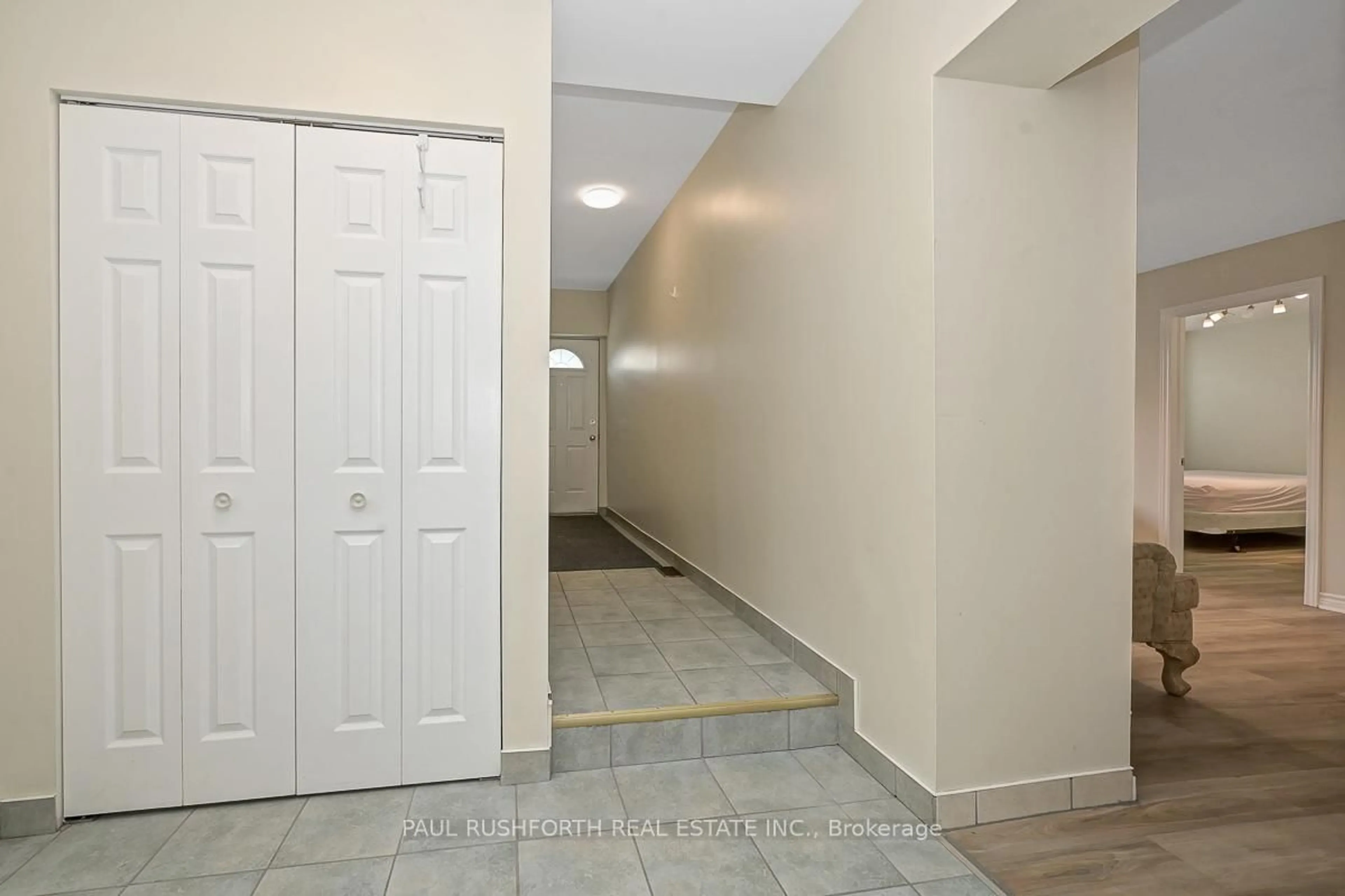 Unknown for 504 Hilson Ave, Ottawa Ontario K1Z 6C7