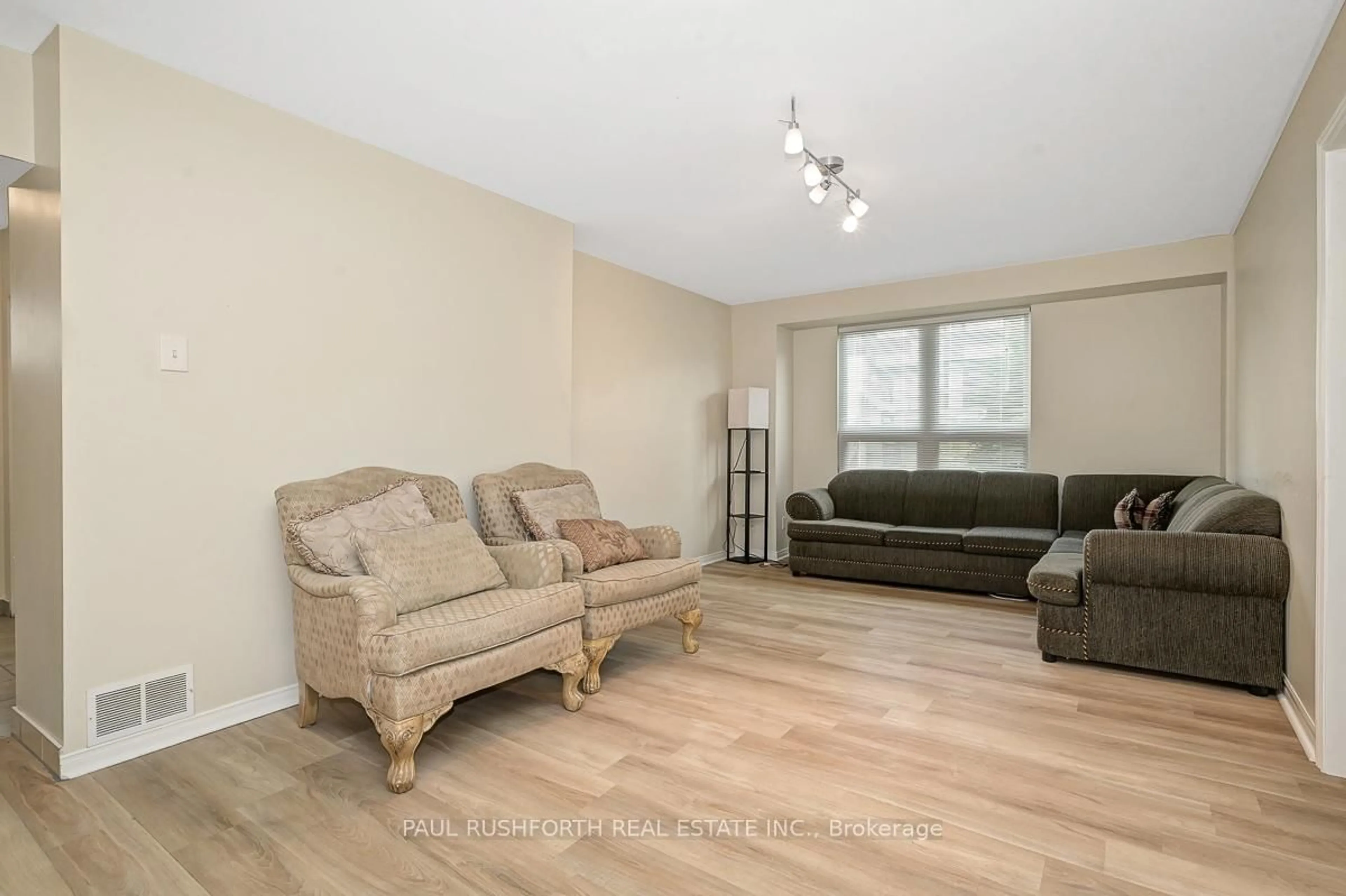 Living room with furniture, wood/laminate floor for 504 Hilson Ave, Ottawa Ontario K1Z 6C7