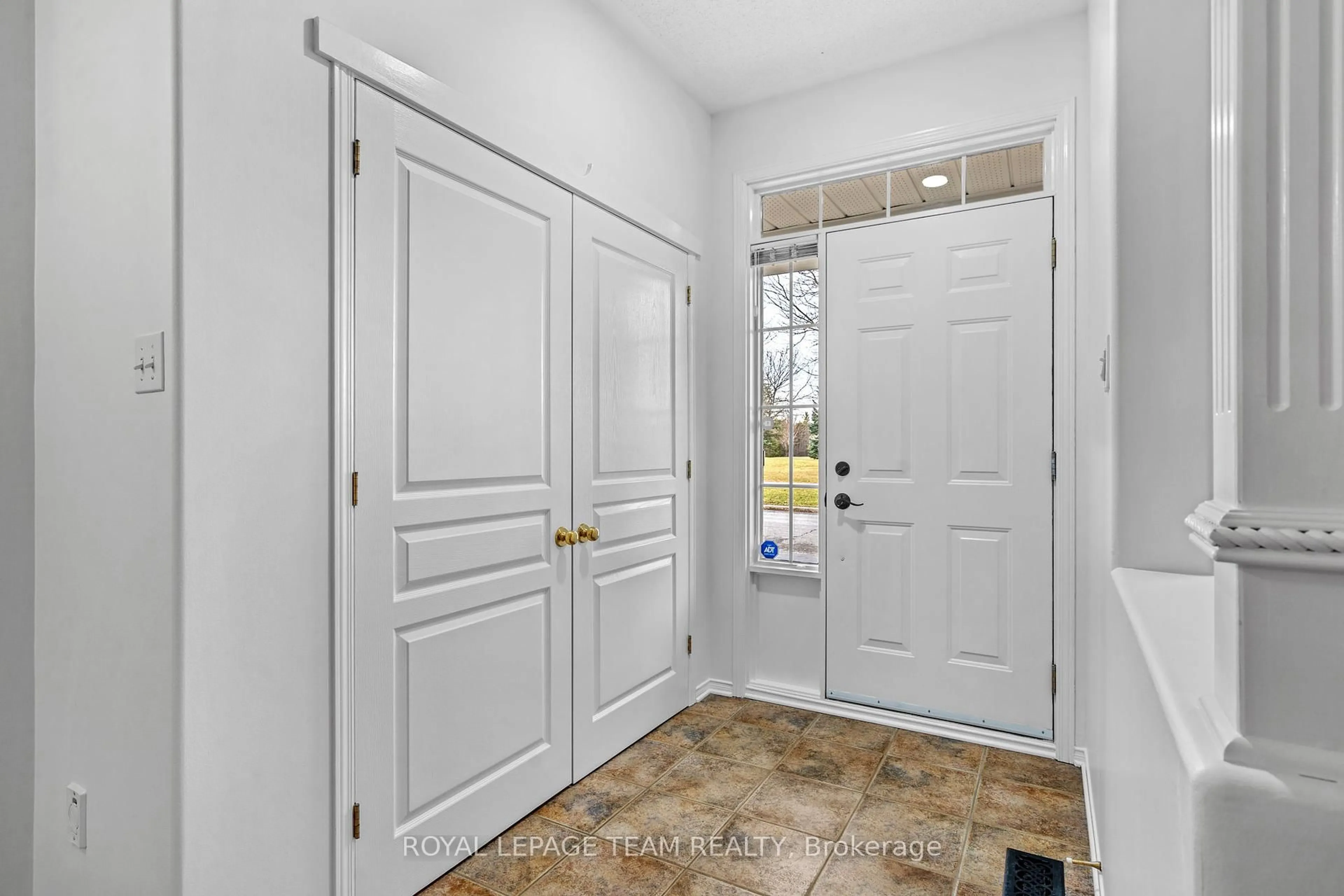 Indoor entryway for 144 Windhurst Dr, Nepean Ontario K2G 6K8