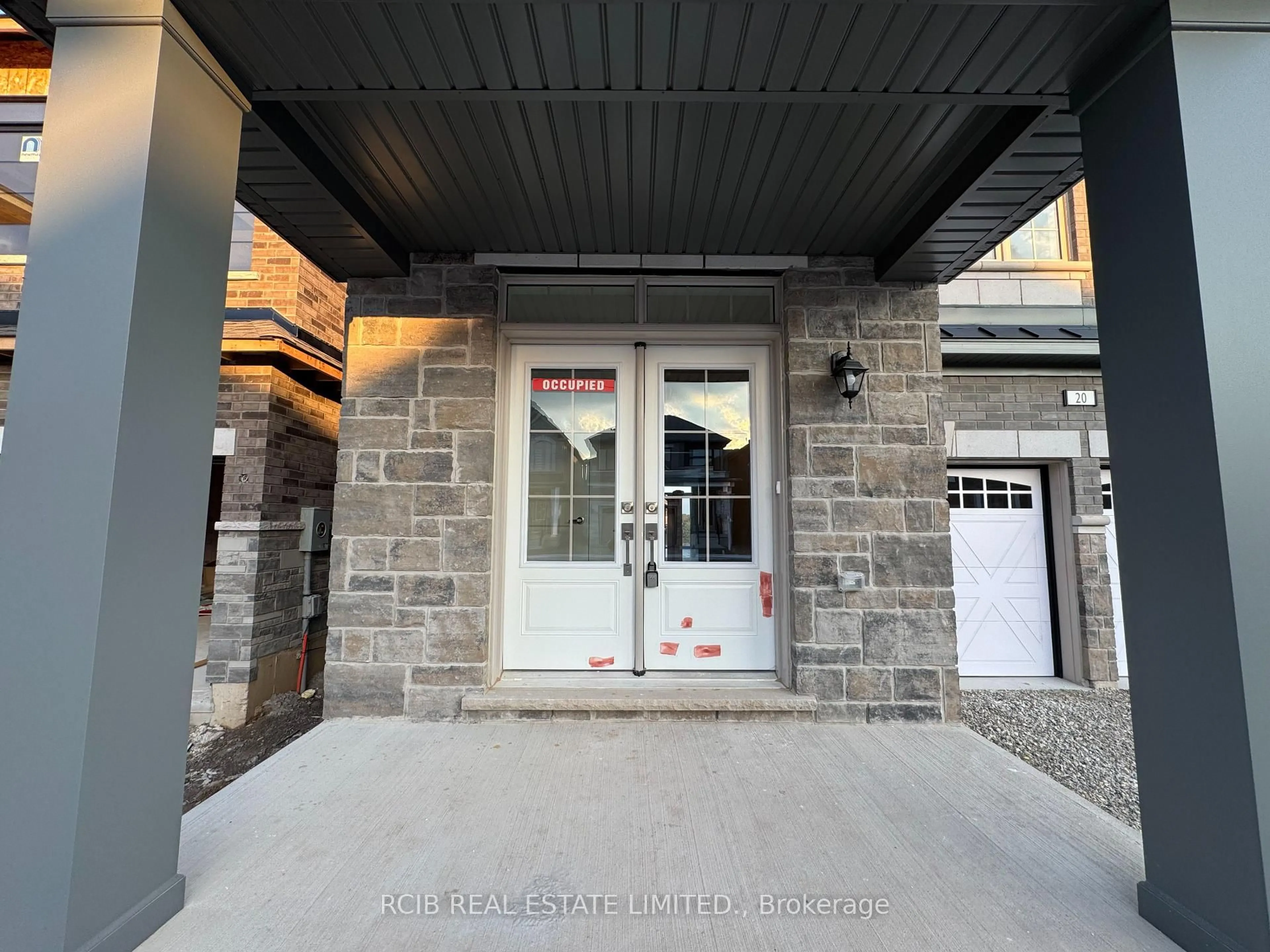 Indoor entryway for 20 Stanley Leitch Dr, Erin Ontario N0B 1T0