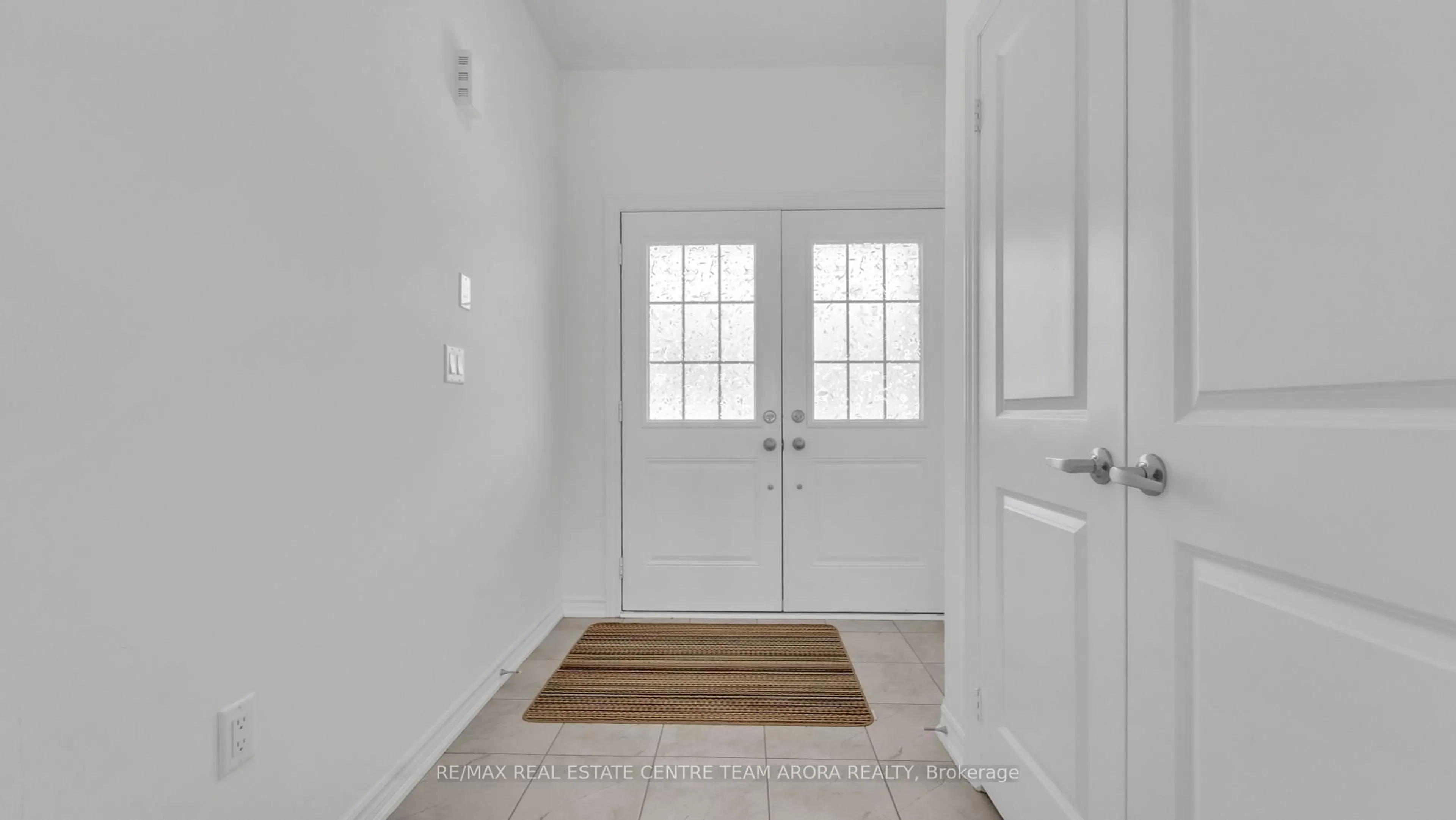 Indoor entryway for 308 Russell St, Southgate Ontario N0C 1B0