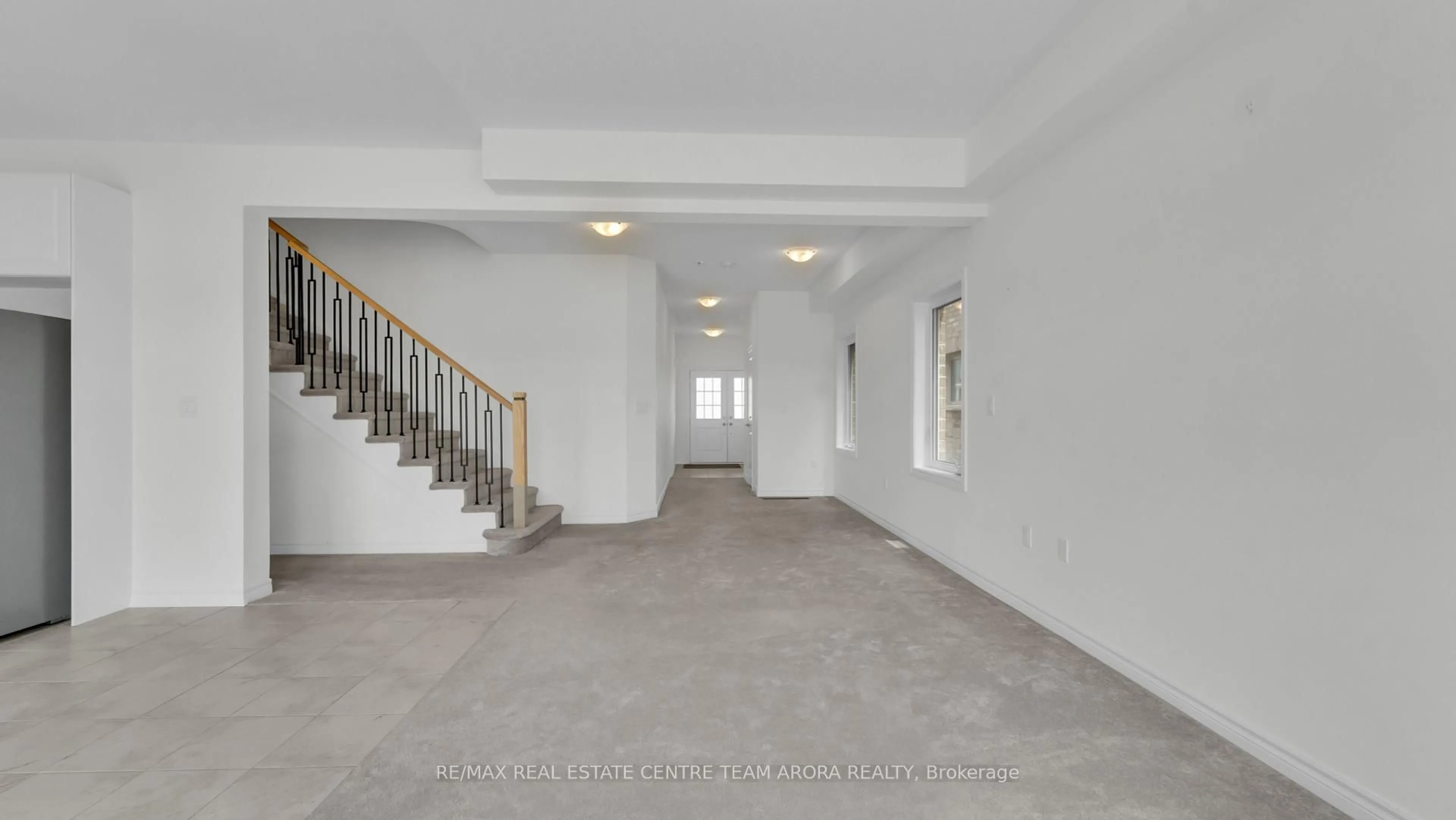 Indoor foyer for 308 Russell St, Southgate Ontario N0C 1B0