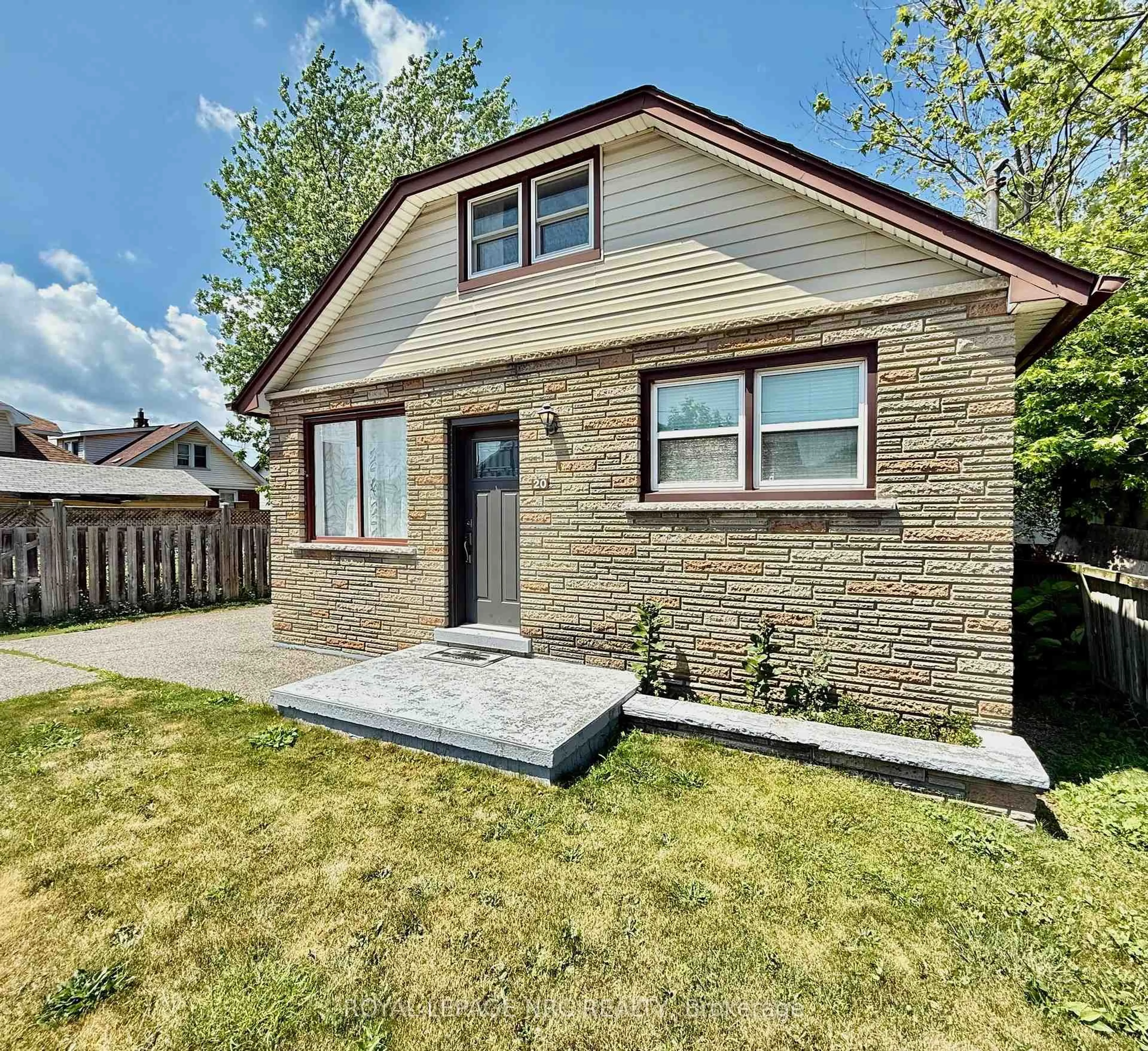 Home with brick exterior material, street for 20 Richmond St, Thorold Ontario L2V 3G4