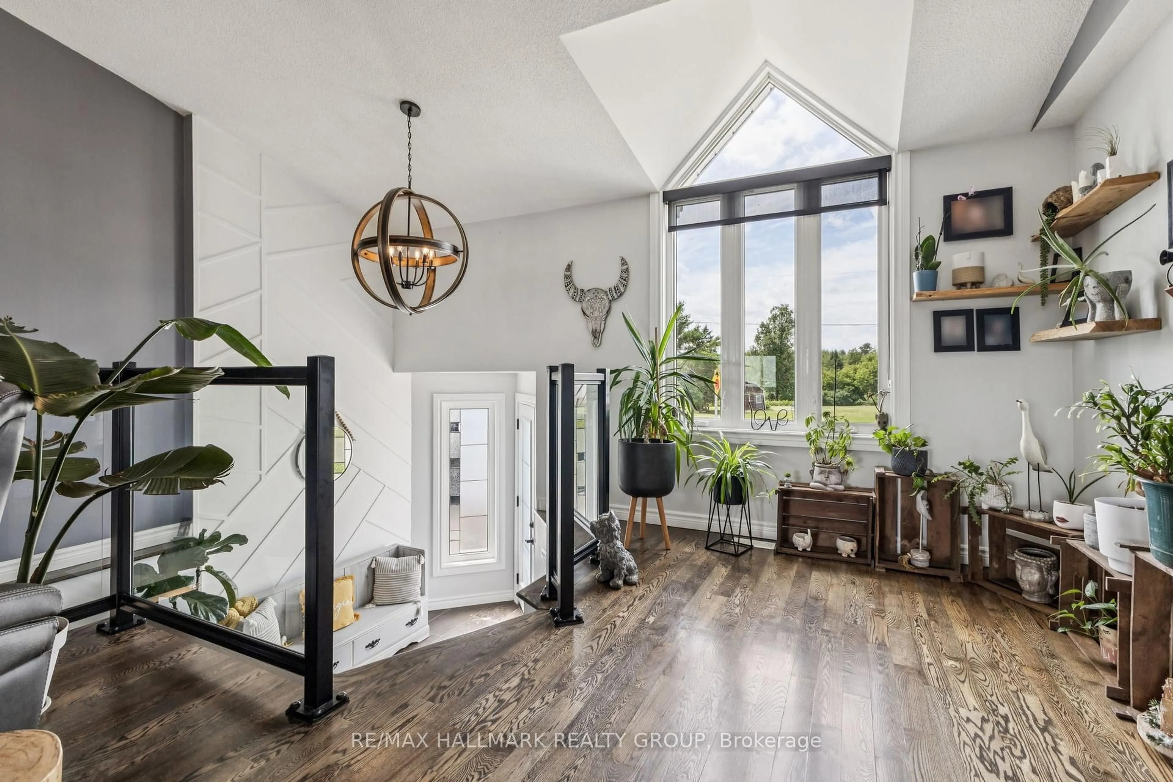 Indoor entryway for 585 Blue Corner Rd, Champlain Ontario K0B 1K0