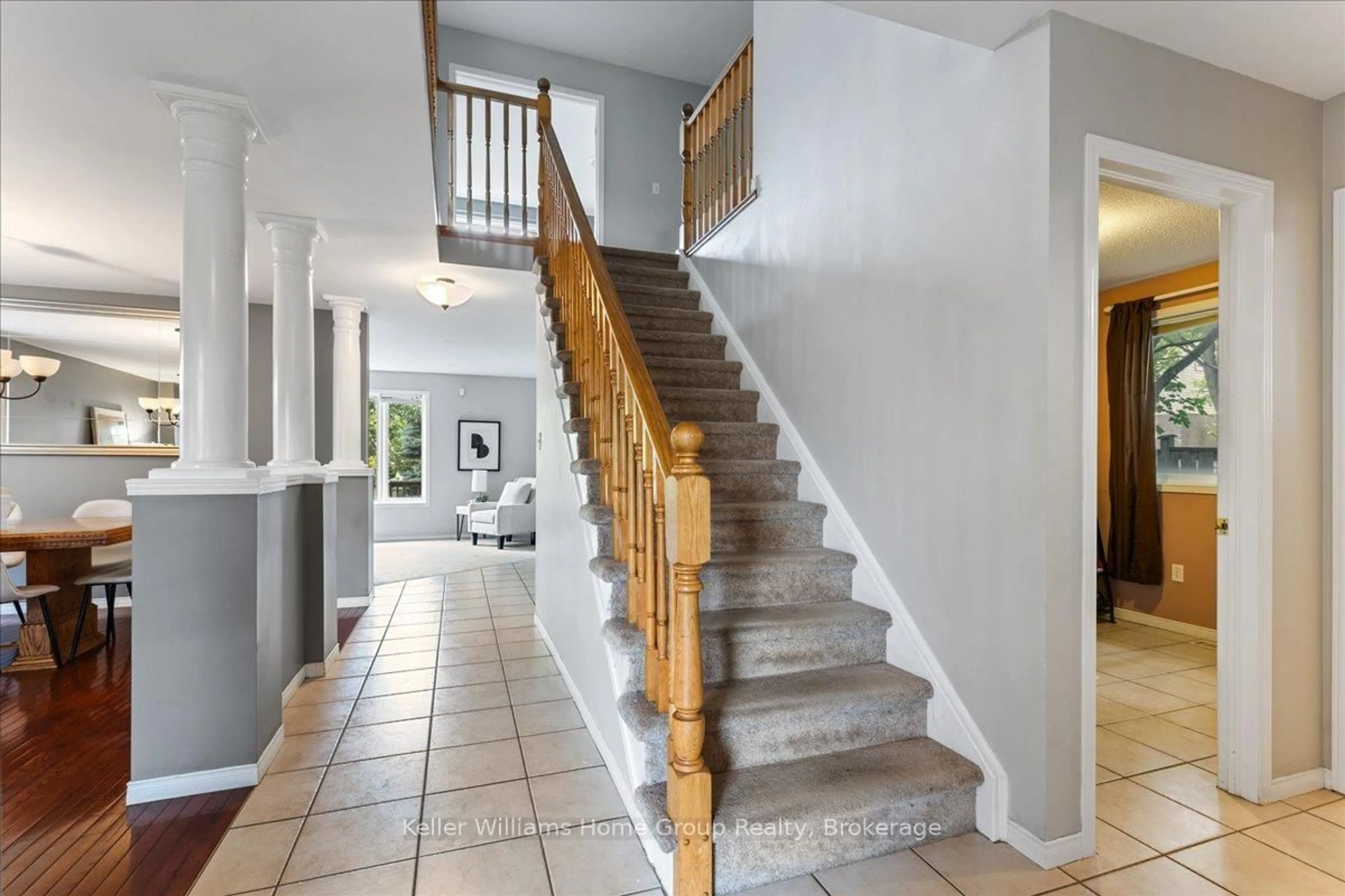 Indoor foyer for 3 Adler Dr, Cambridge Ontario N3C 4J9