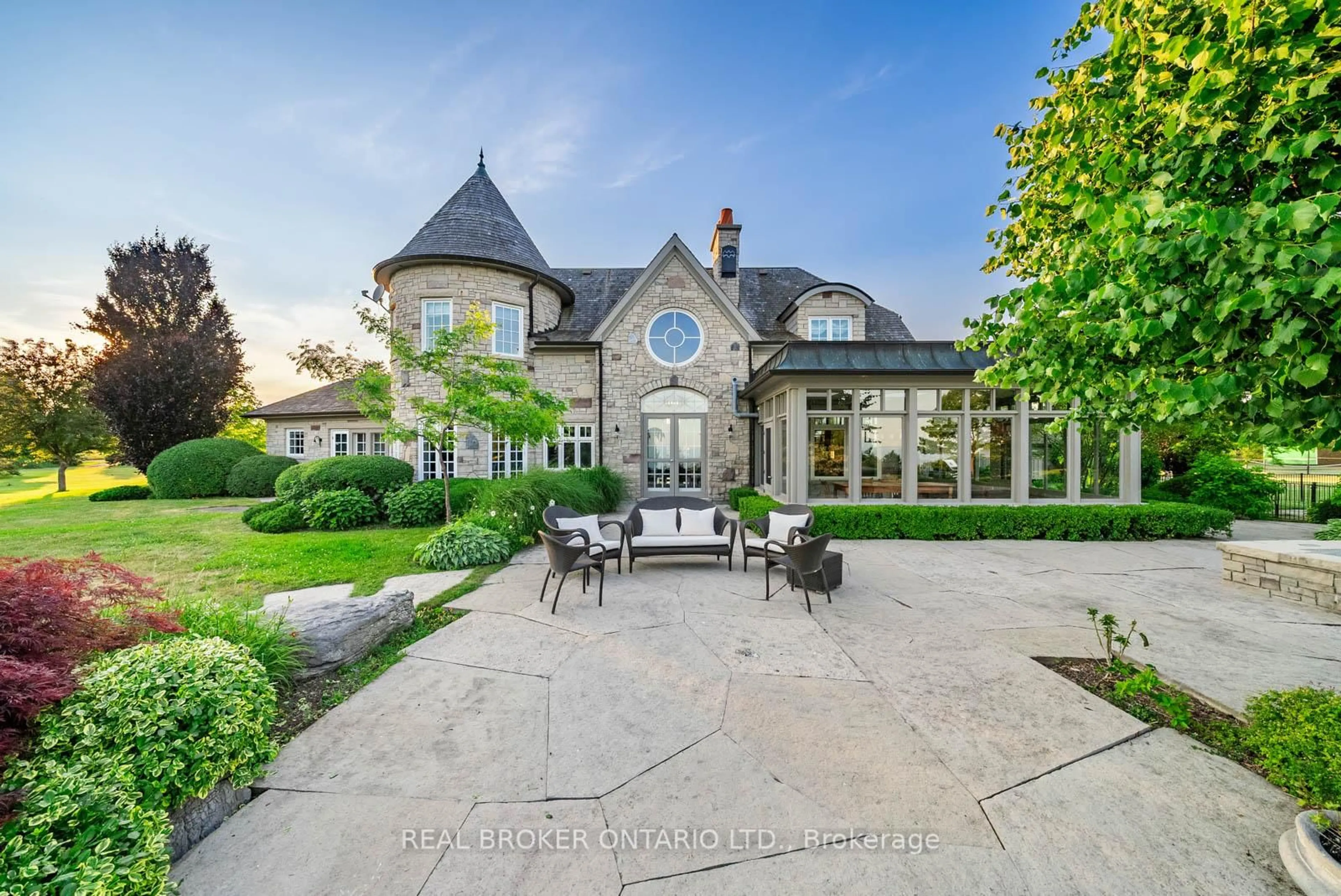 Patio, street for 37 Bellavista Dr, Prince Edward County Ontario K0K 3L0