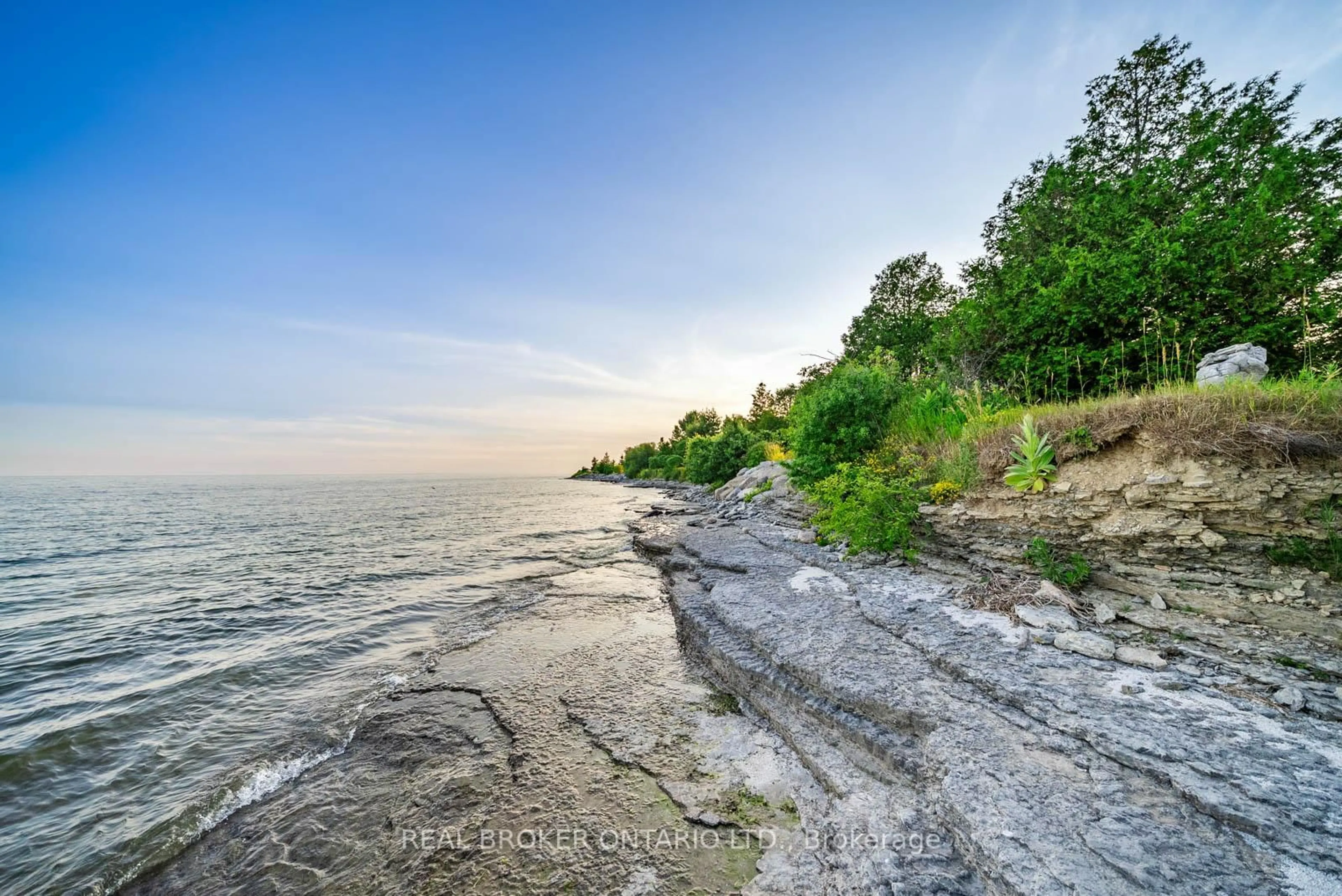 Blurry image for 37 Bellavista Dr, Prince Edward County Ontario K0K 3L0
