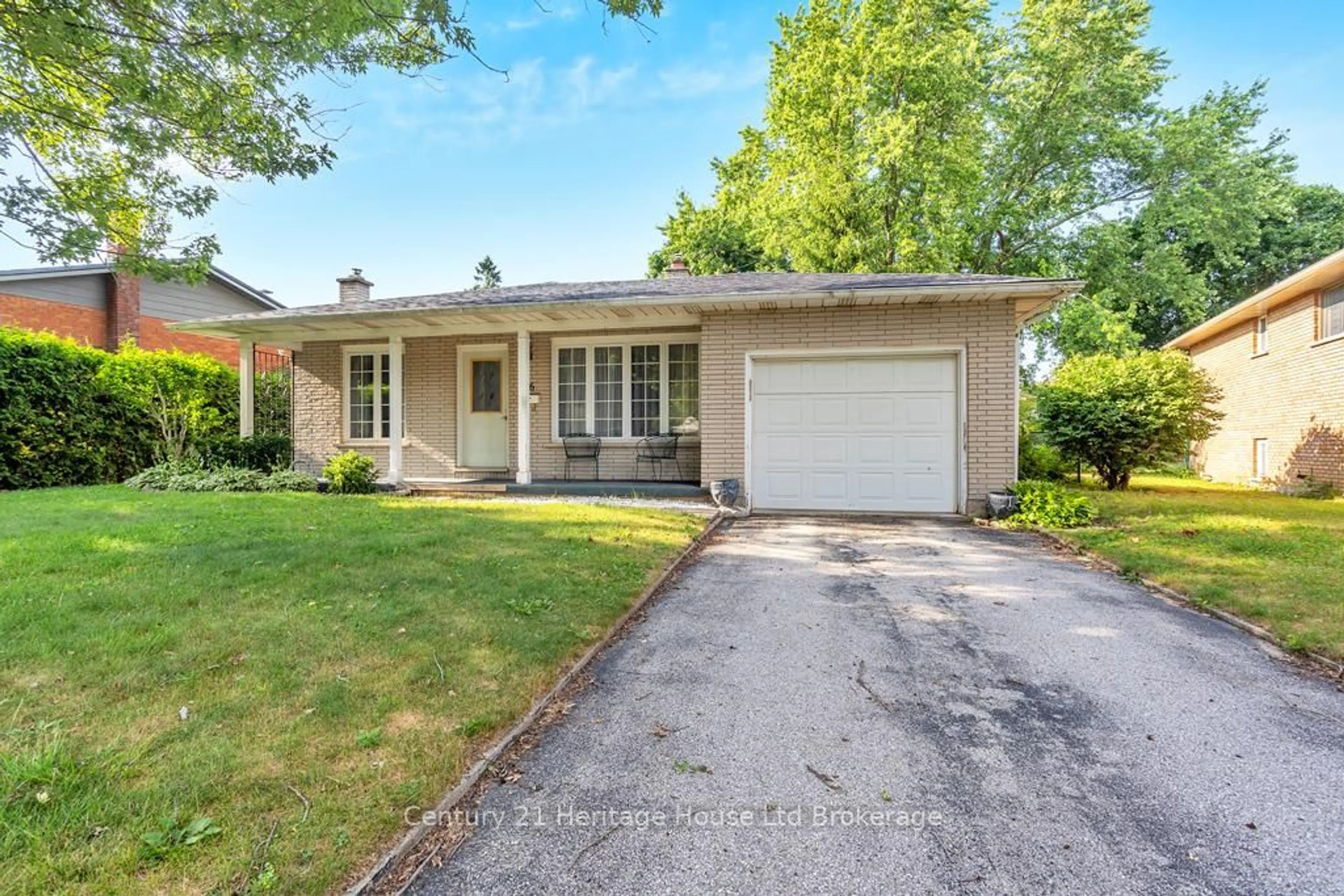Home with vinyl exterior material, street for 16 Alba Ave, Tillsonburg Ontario N4G 4K1