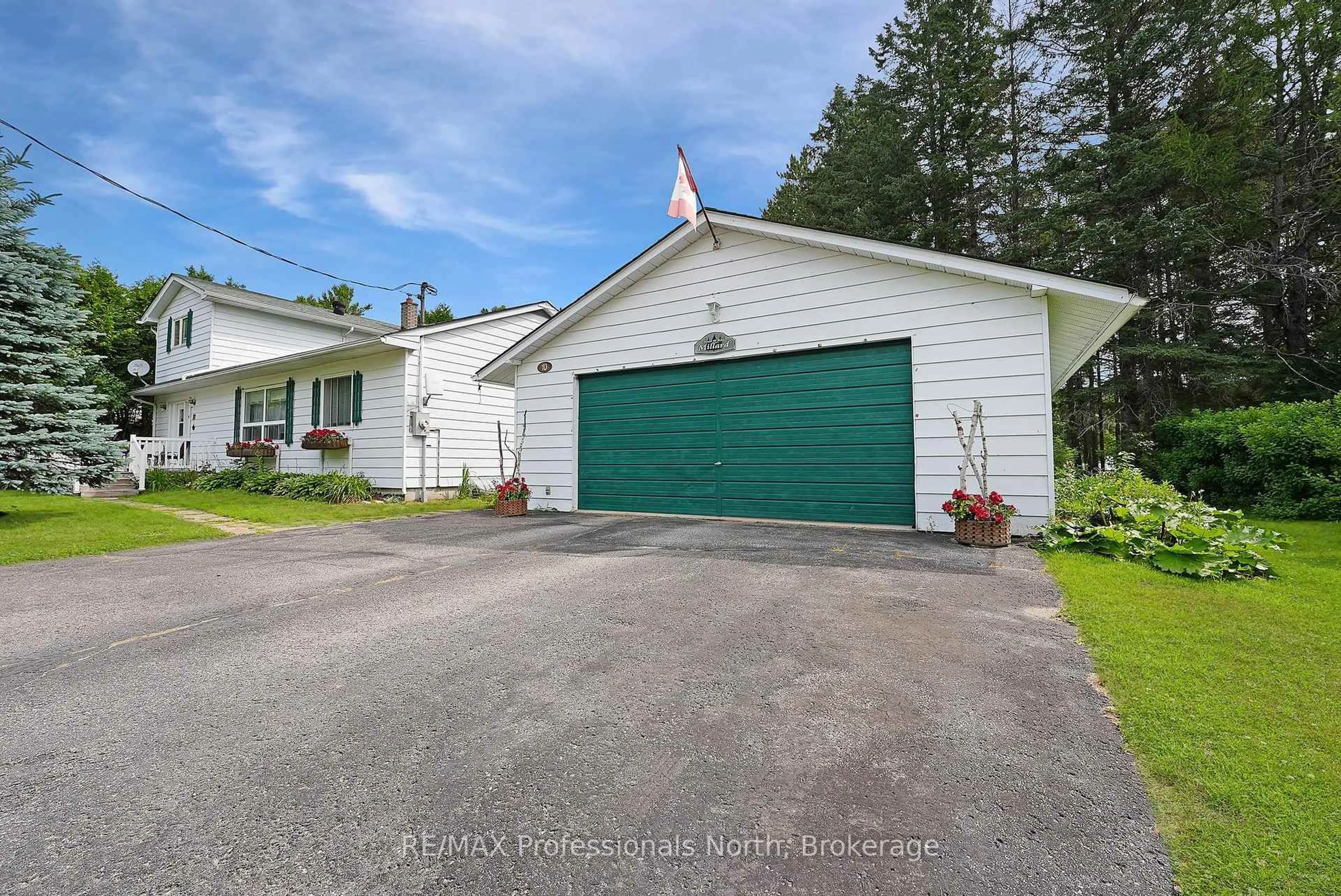 Indoor garage for 10 Stouffer St, Minden Hills Ontario K0M 2K0