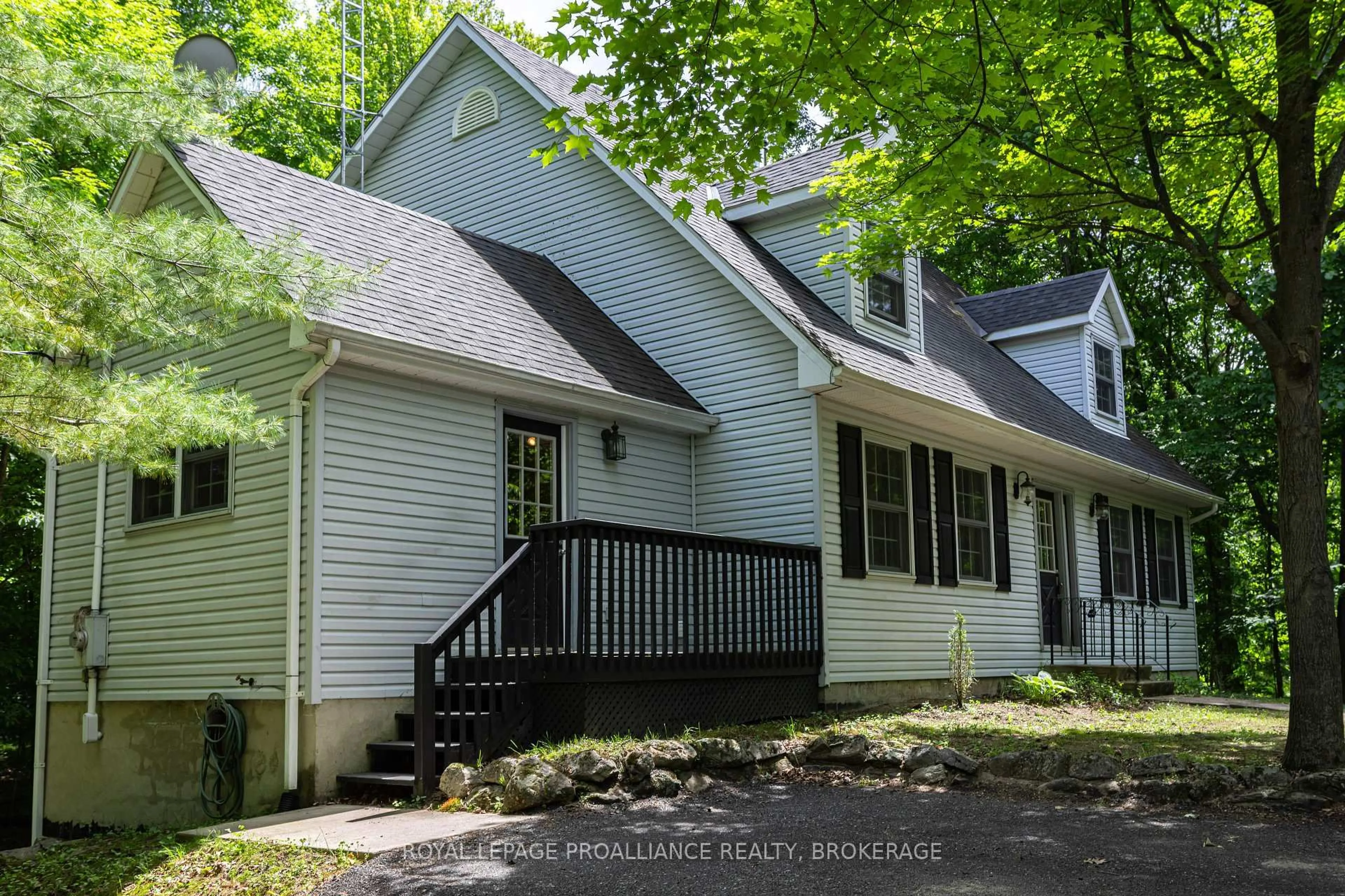 Home with vinyl exterior material, street for 1403 Norway Rd, Perth Road Ontario K0H 2L0