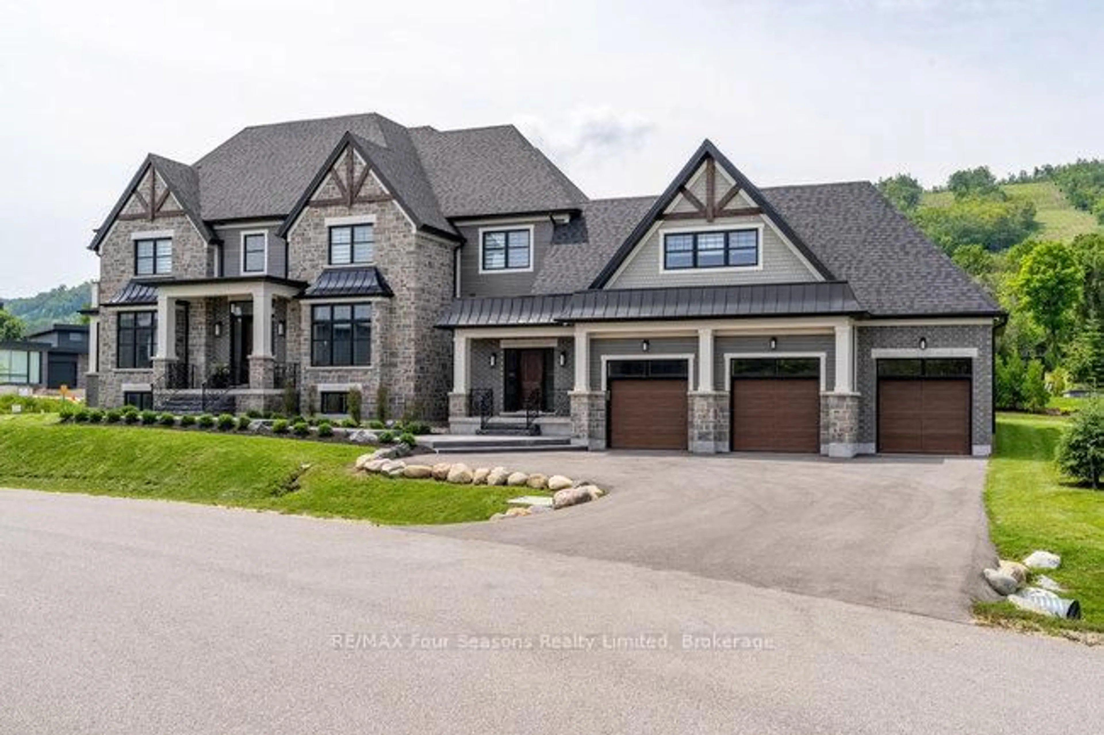 Home with brick exterior material, street for 101 Grindelwald Crt, Blue Mountains Ontario L9Y 0Z8
