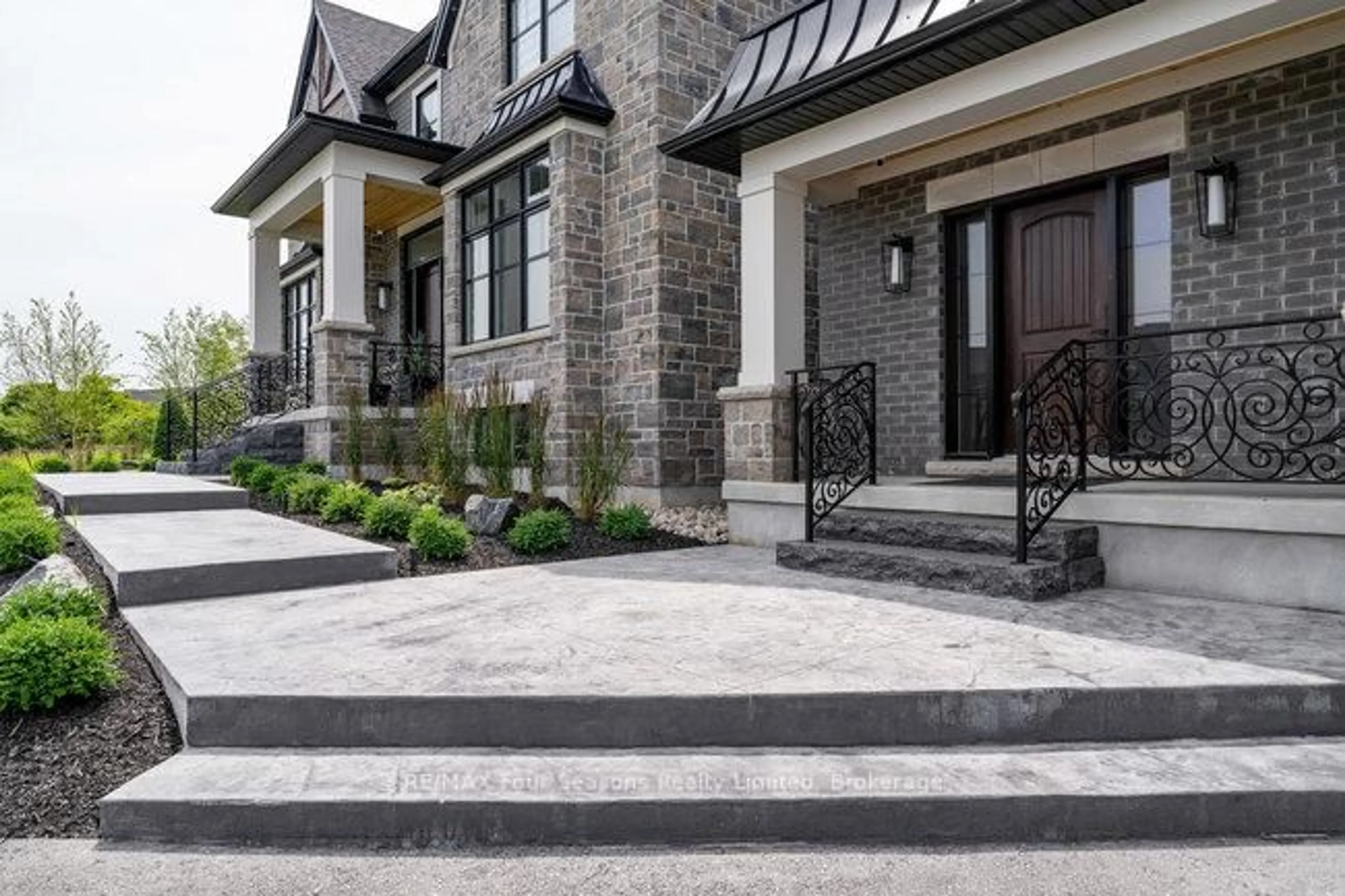 Home with brick exterior material, street for 101 Grindelwald Crt, Blue Mountains Ontario L9Y 0Z8