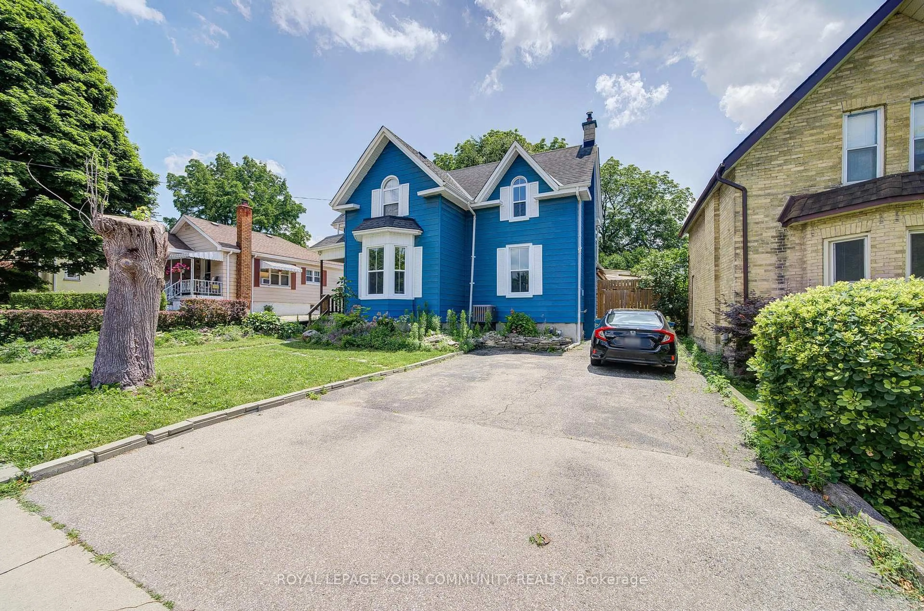 A pic from outside/outdoor area/front of a property/back of a property/a pic from drone, street for 83 Concession St, Cambridge Ontario N1R 2H2