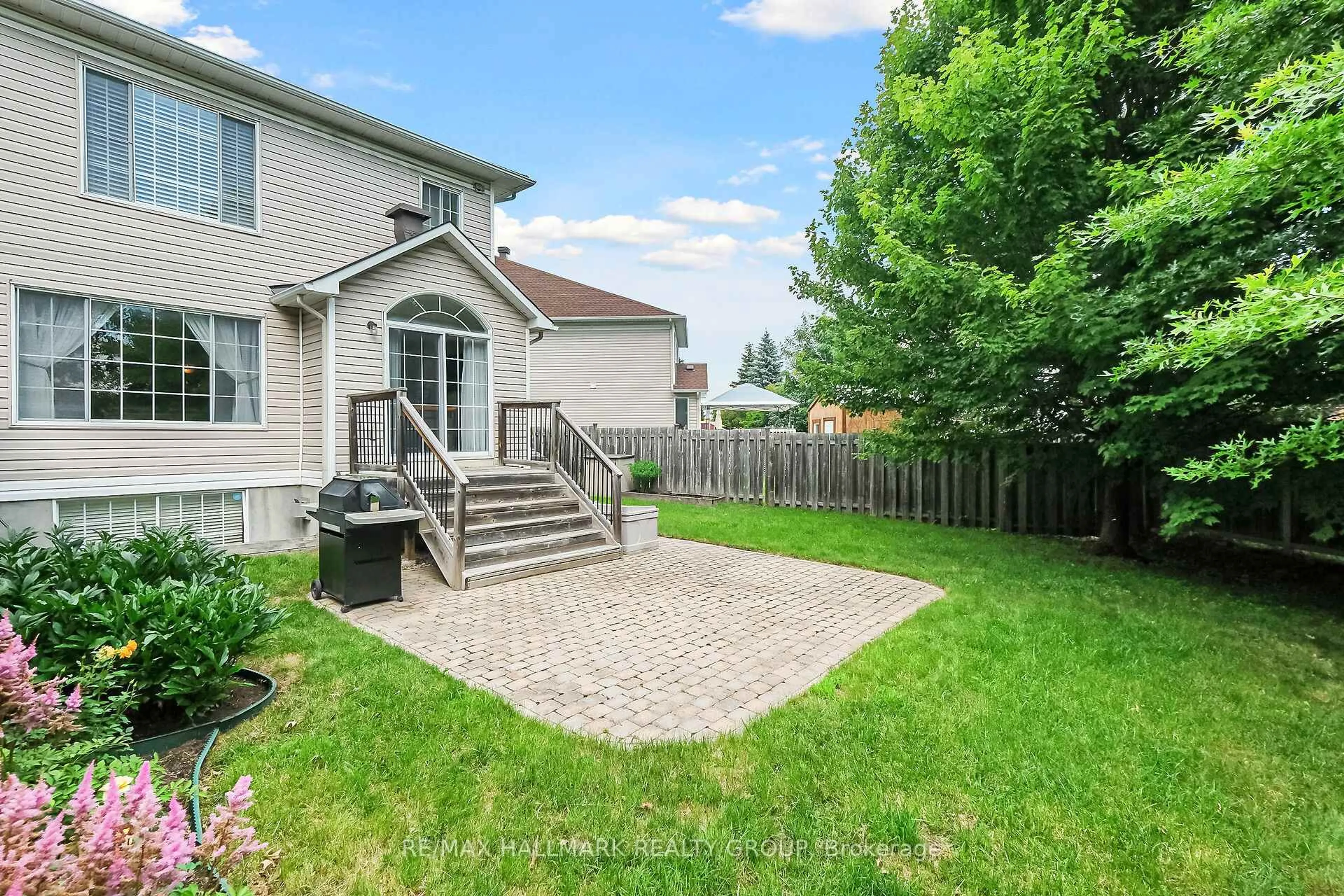 Patio, street for 15 McPeake Pl, Ottawa Ontario K2K 3K4