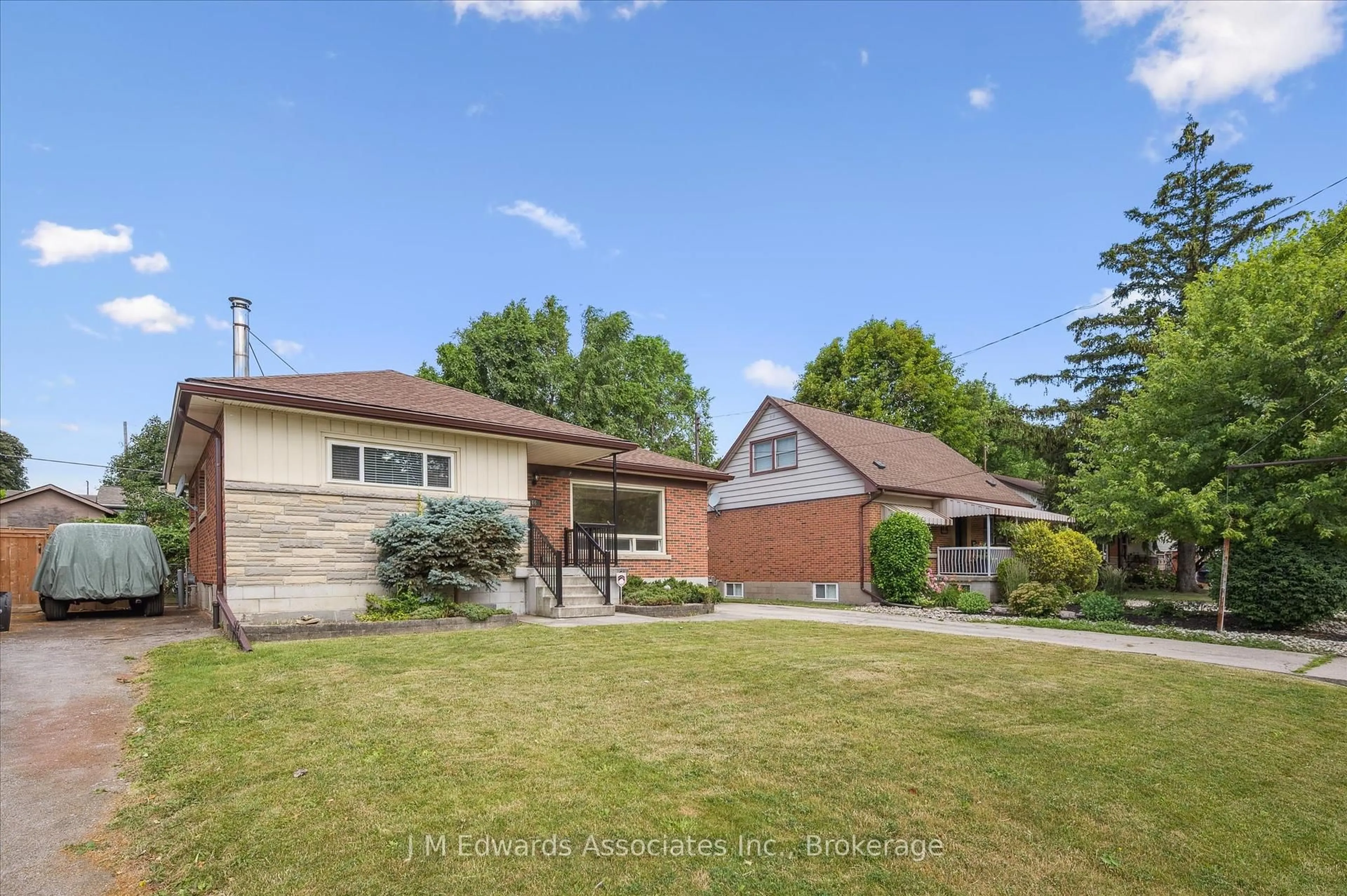 A pic from outside/outdoor area/front of a property/back of a property/a pic from drone, unknown for 46 Organ Cres, Hamilton Ontario L8T 1Y6